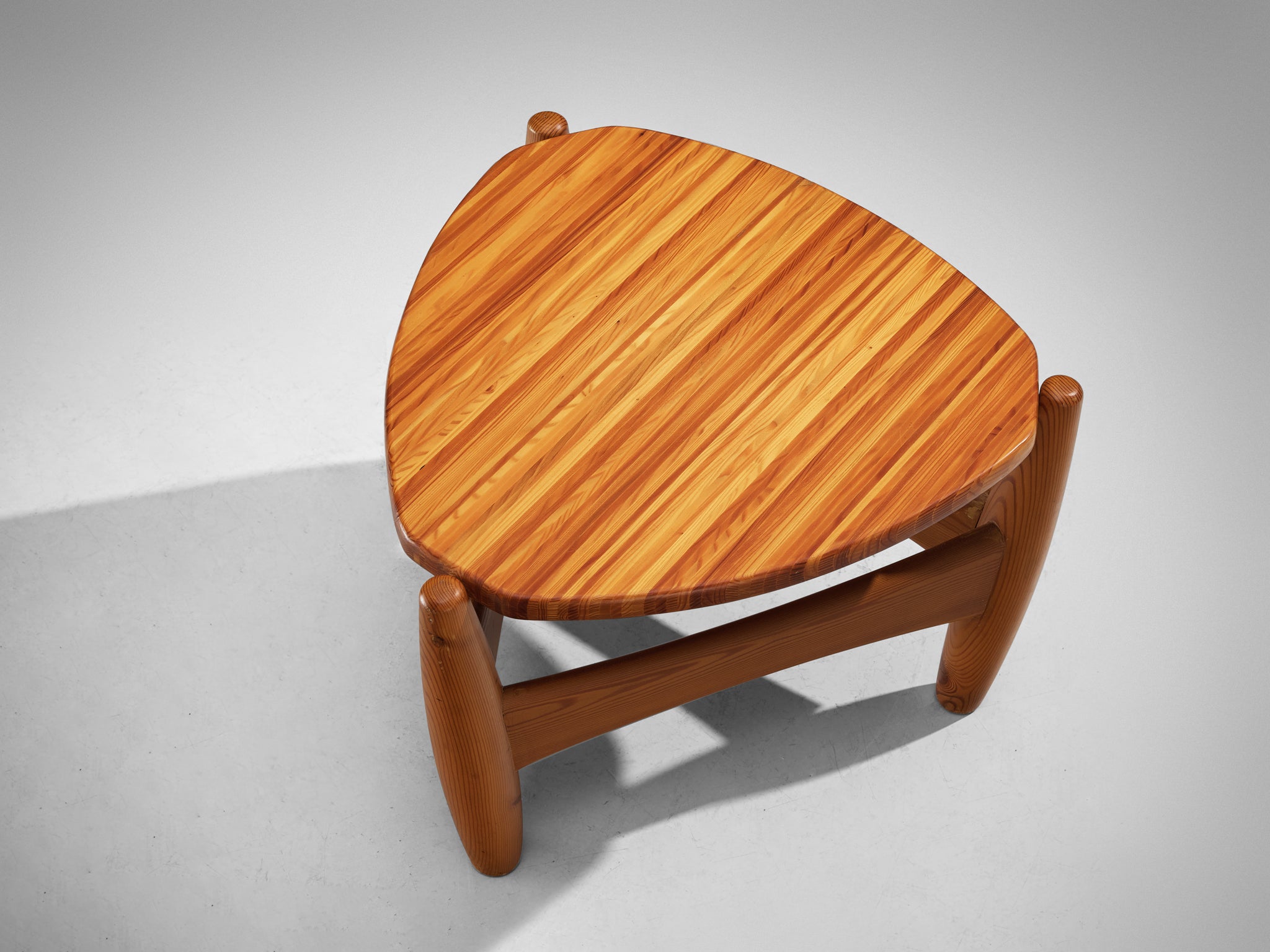 Rare Sergio Rodrigues for ISA Bergamo 'Sheriff' Side Table in Solid Pine Tables Morentz