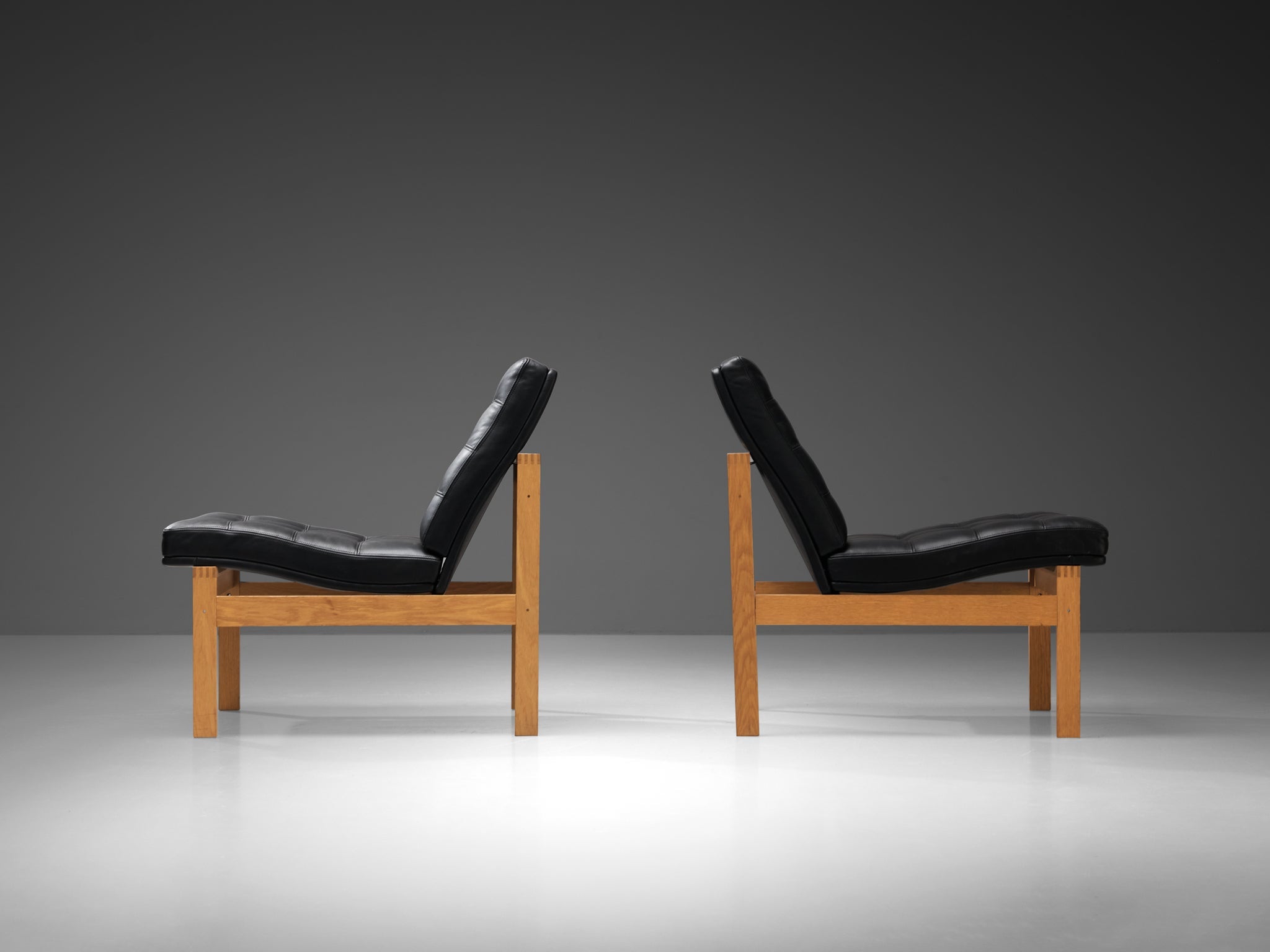 Torben Lind & Ole Gjerløv-Knudsen Pair of Easy Chairs Oak and Leather seating Morentz