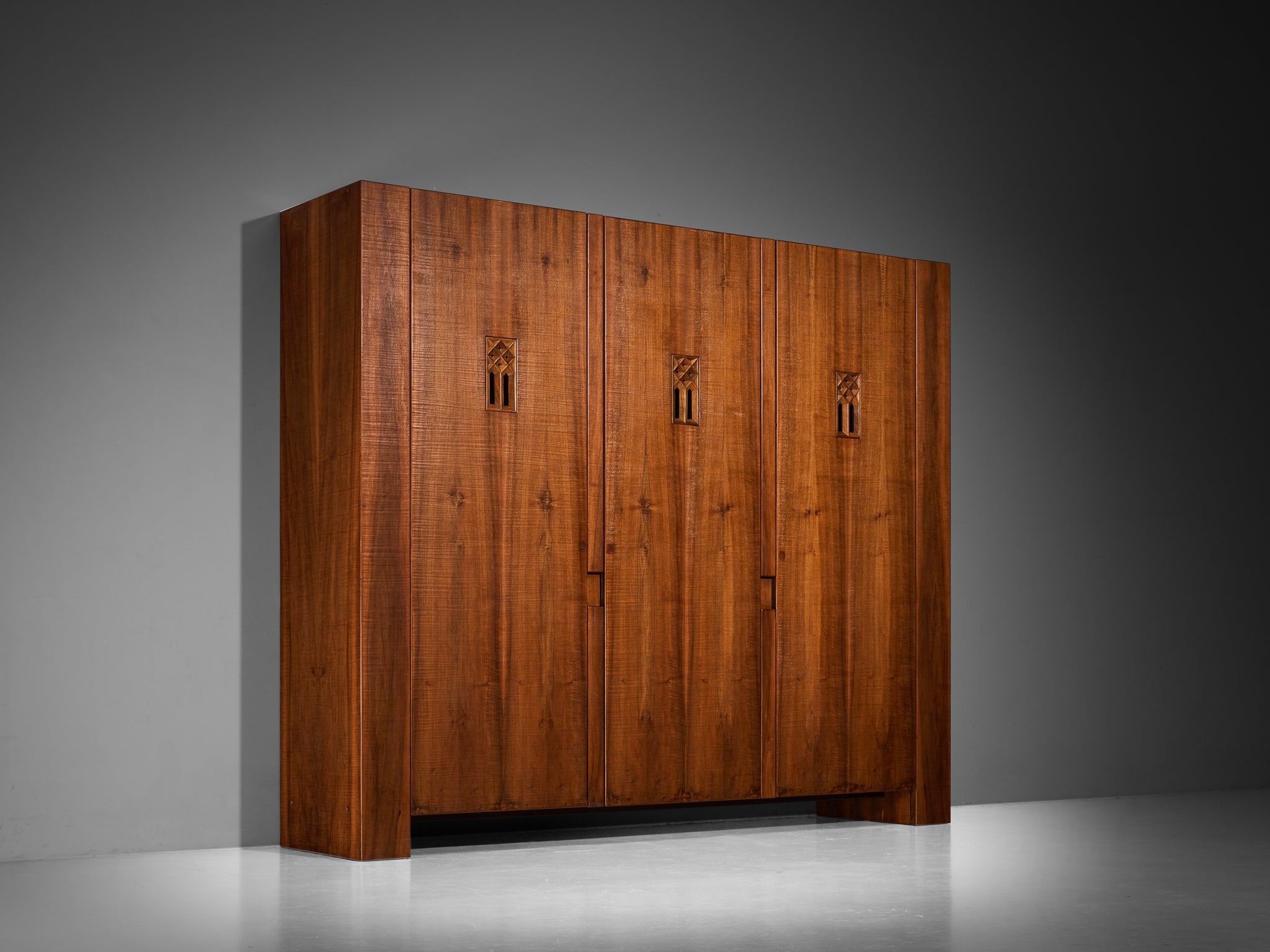 Giuseppe Rivadossi for Officina Rivadossi Grand Wardrobe in Walnut Case pieces and storage cabinets Morentz