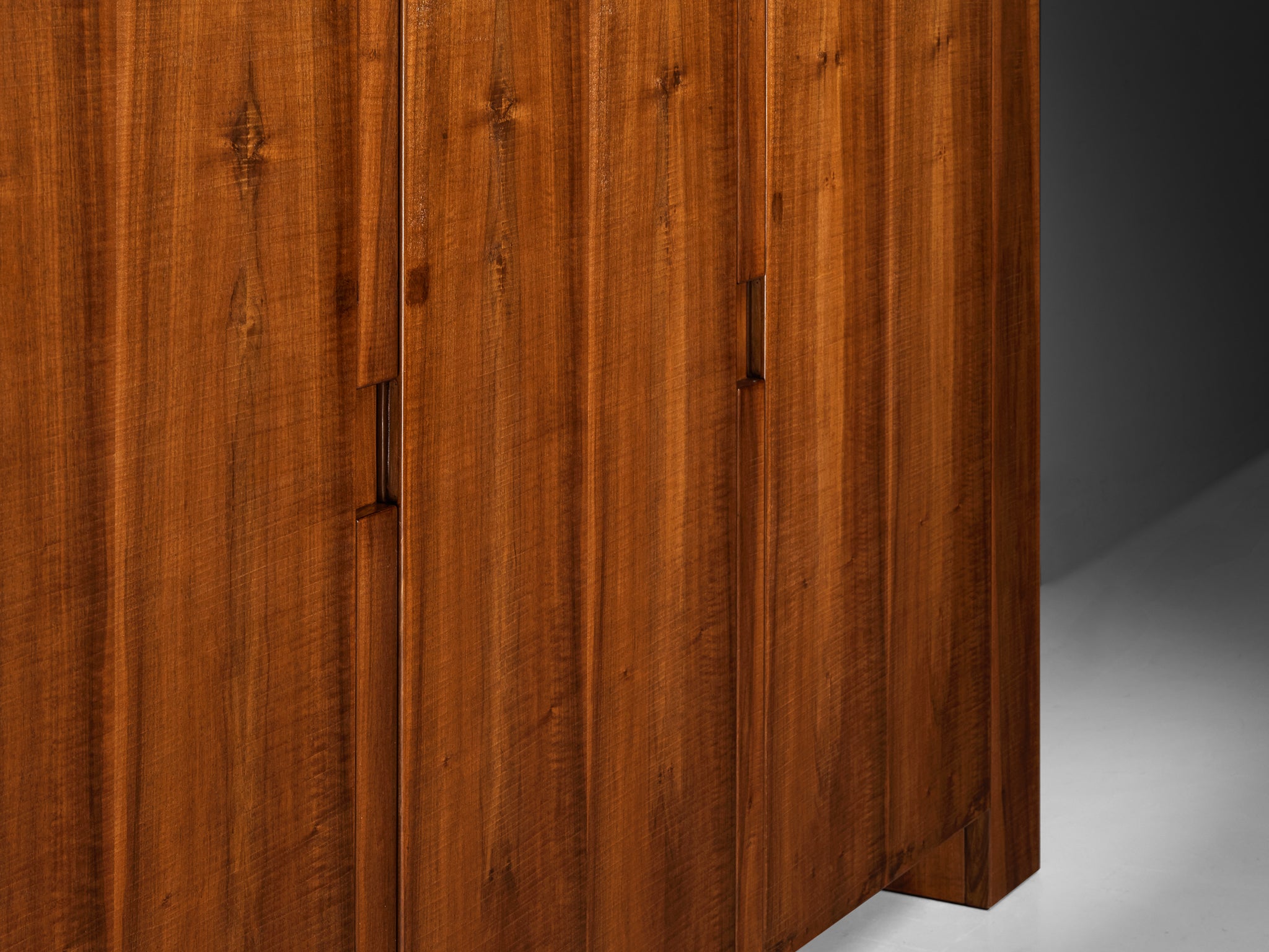 Giuseppe Rivadossi for Officina Rivadossi Grand Wardrobe in Walnut Case pieces and storage cabinets Morentz