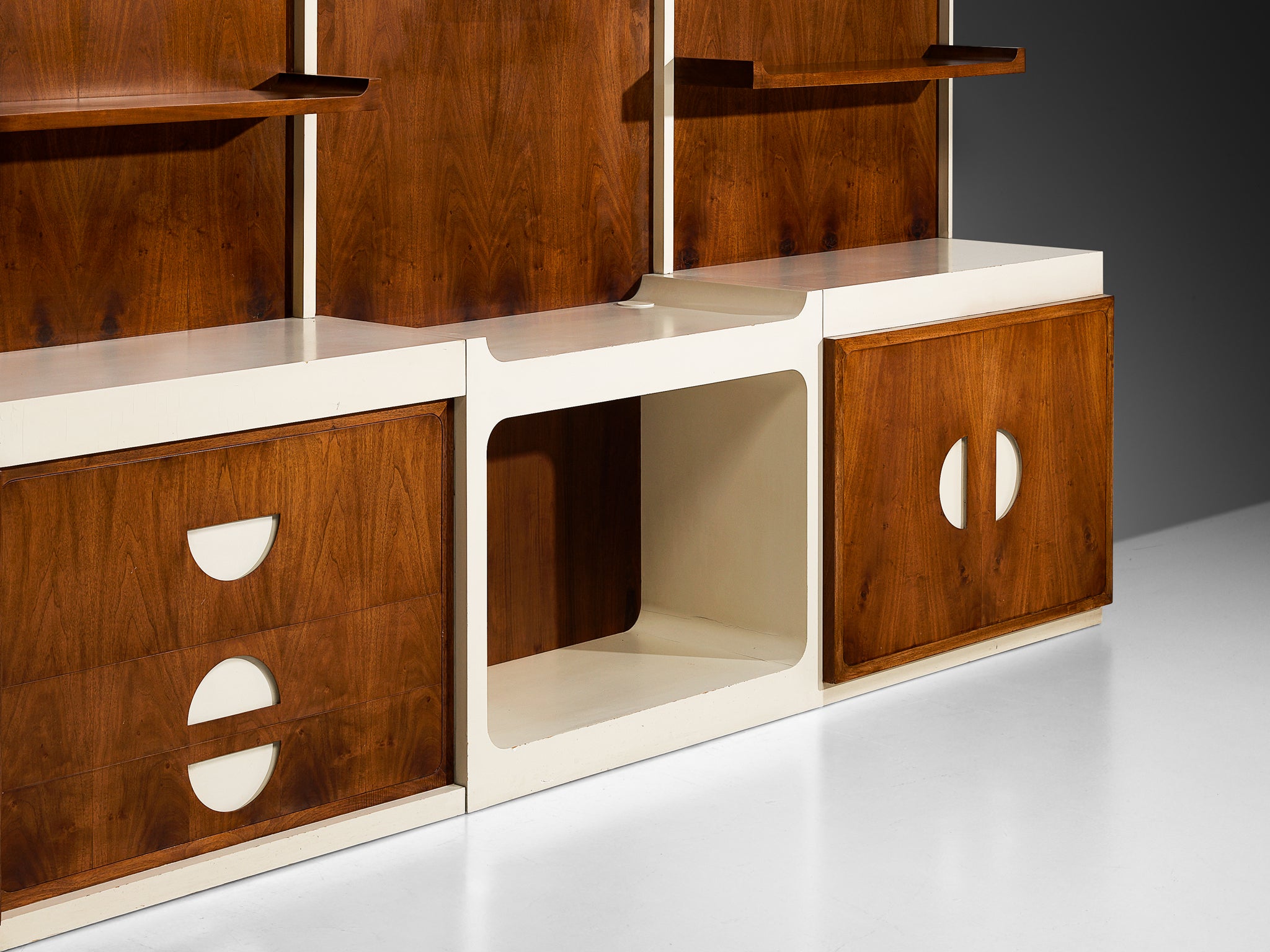 Unique Franco Campo and Carlo Graffi 1960s Large Wall Unit in Walnut Case pieces and storage cabinets Morentz