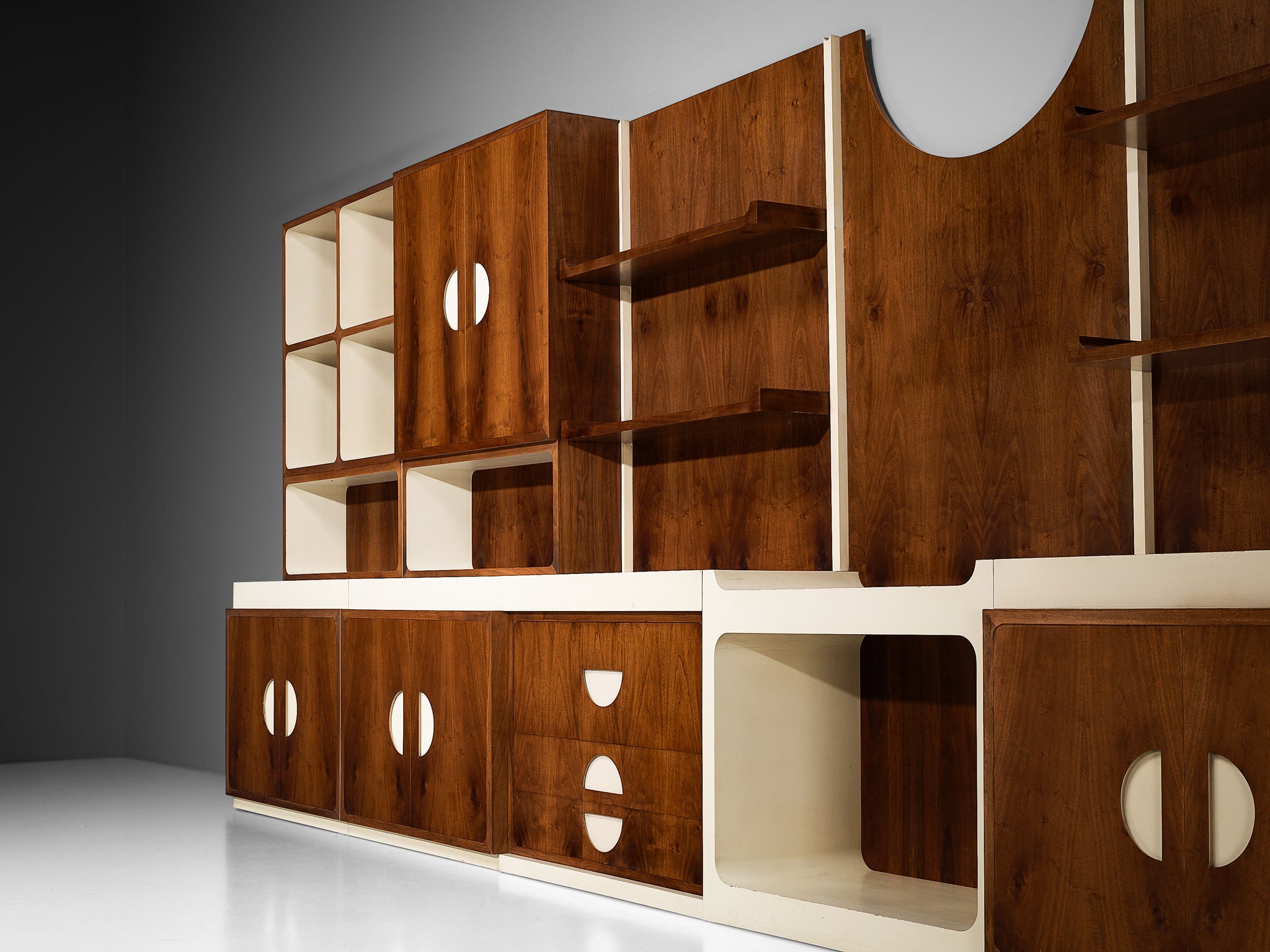 Unique Franco Campo and Carlo Graffi 1960s Large Wall Unit in Walnut Case pieces and storage cabinets Morentz