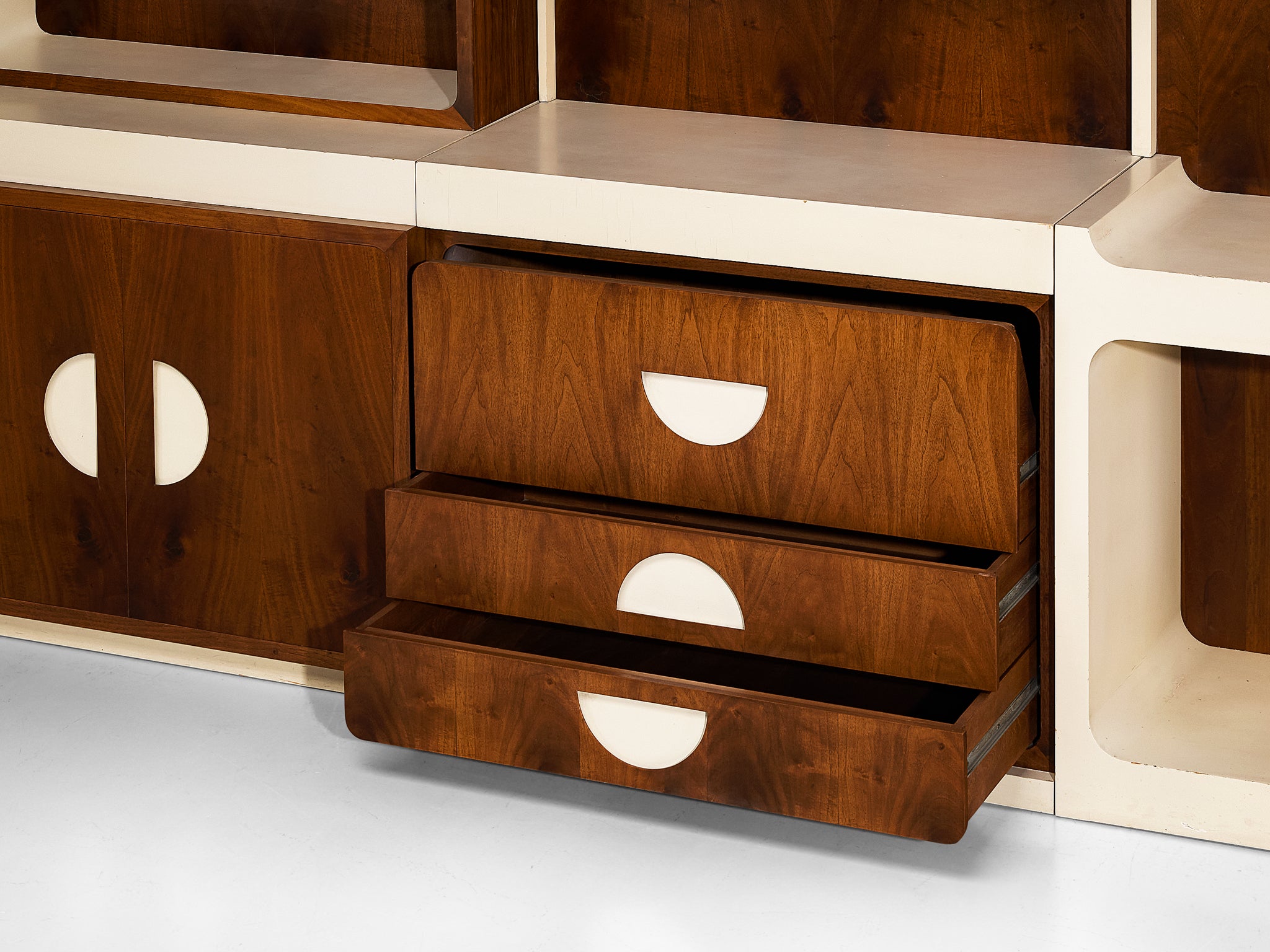 Unique Franco Campo and Carlo Graffi 1960s Large Wall Unit in Walnut Case pieces and storage cabinets Morentz