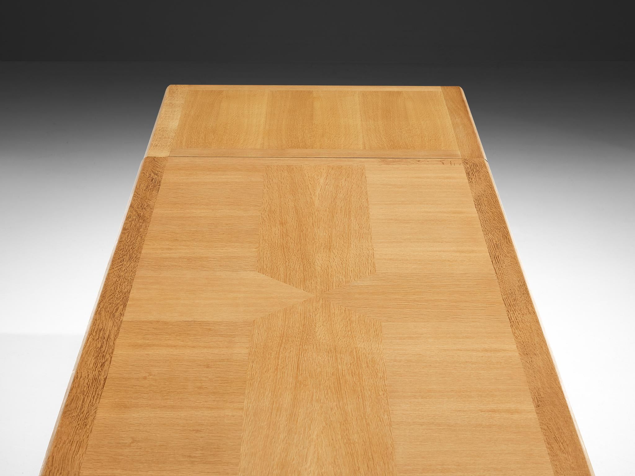 Guillerme & Chambron Extendable 'L'Italienne' Dining Table in Solid Oak tables Morentz