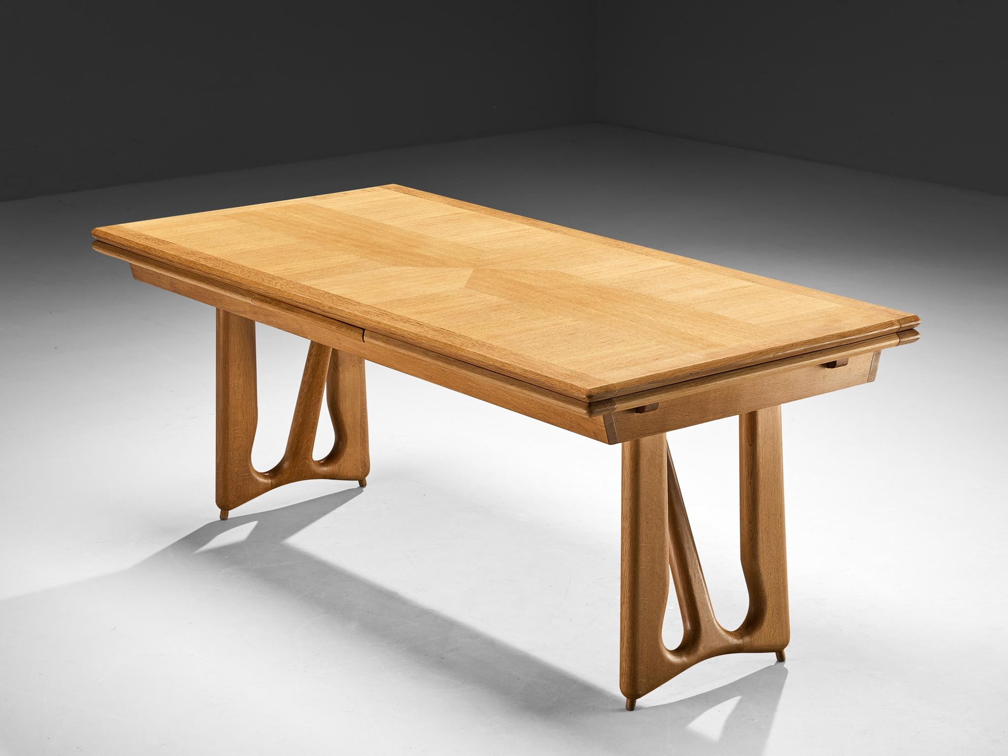 Guillerme & Chambron Extendable 'L'Italienne' Dining Table in Solid Oak tables Morentz