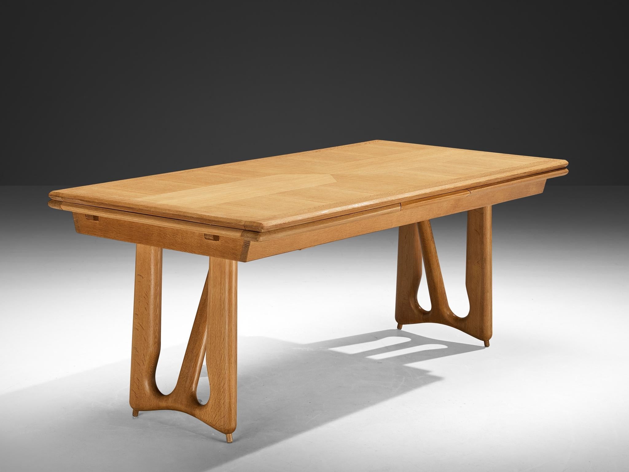 Guillerme & Chambron Extendable 'L'Italienne' Dining Table in Solid Oak tables Morentz