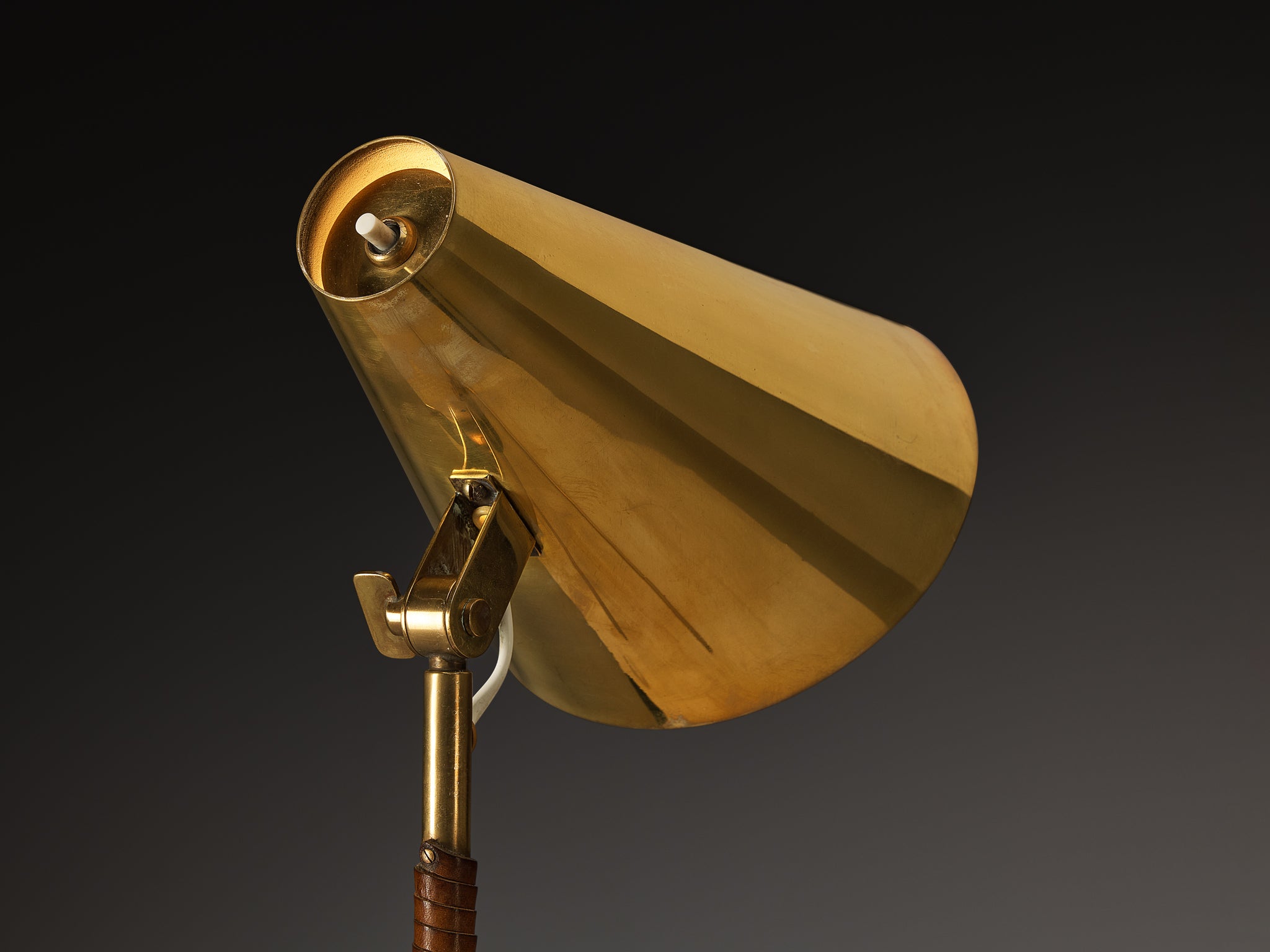 Paavo Tynell for Taito Oy '9225' Table Lamps in Brass and Leather Lighting Morentz