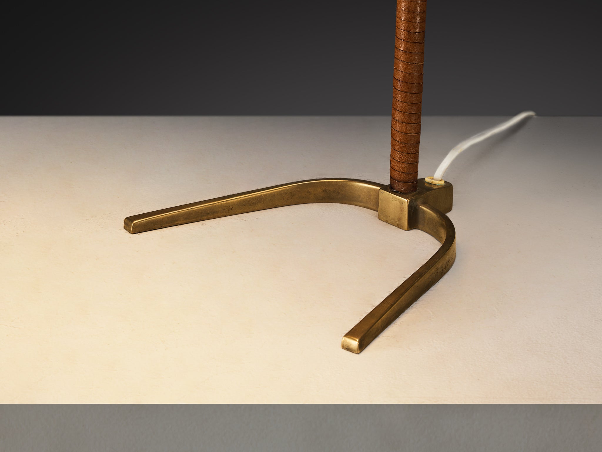 Paavo Tynell for Taito Oy '9225' Table Lamps in Brass and Leather Lighting Morentz