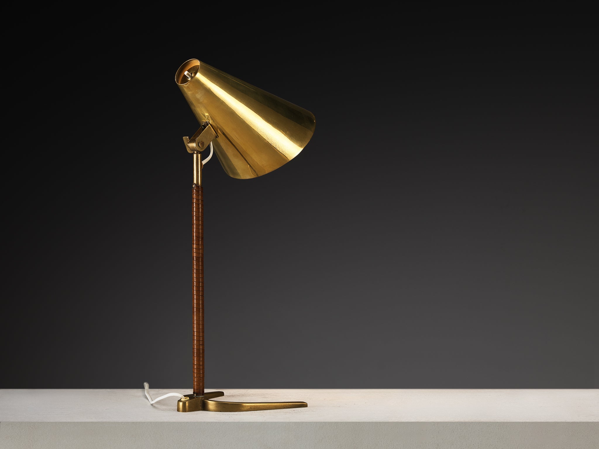 Paavo Tynell for Taito Oy '9225' Table Lamps in Brass and Leather Lighting Morentz