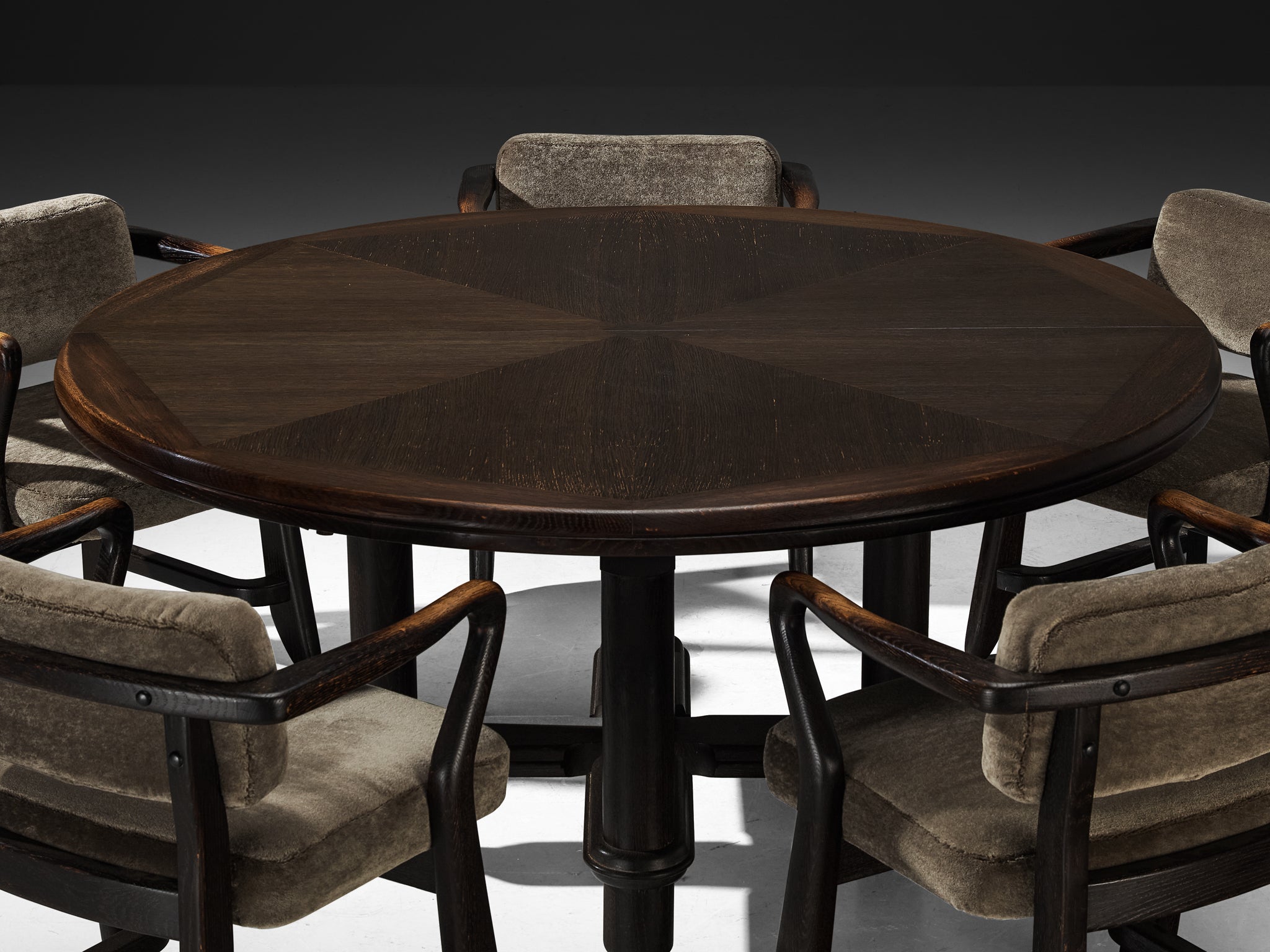 Guillerme & Chambron Dining Set with Round Table and 'Bridge Denis' Chairs in Oak Tables Morentz