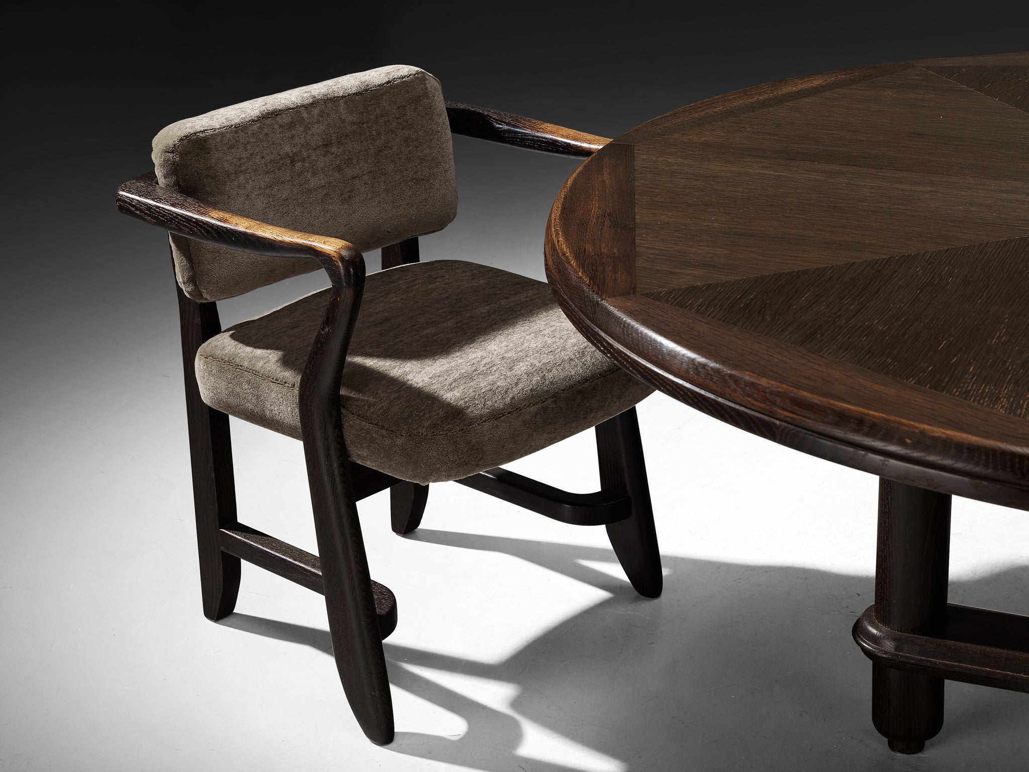 Guillerme & Chambron Dining Set with Round Table and 'Bridge Denis' Chairs in Oak Tables Morentz