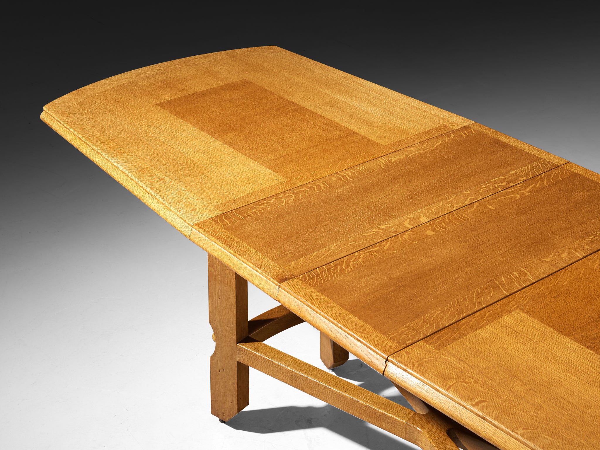 Guillerme & Chambron Extendable Dining Table in Solid Oak Tables Morentz