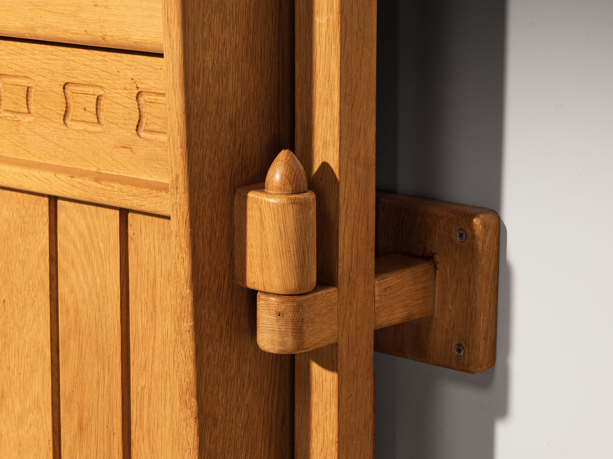 Guillerme & Chambron for Votre Maison Bar with Lamp in Oak Case pieces and storage cabinets Morentz