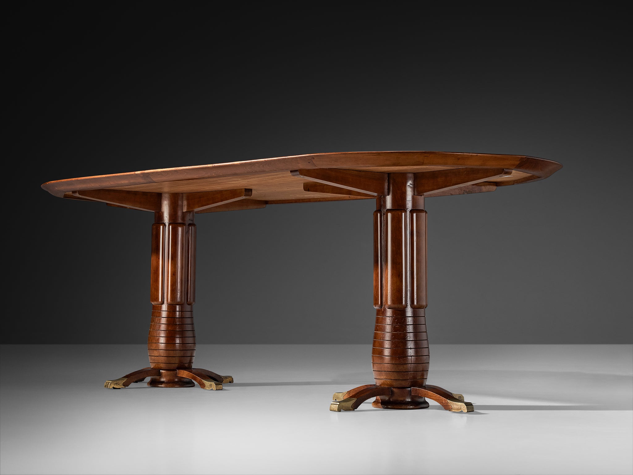 1940s Italian Oval-Shaped Art Deco Dining Table in Cherry and Brass Tables Morentz