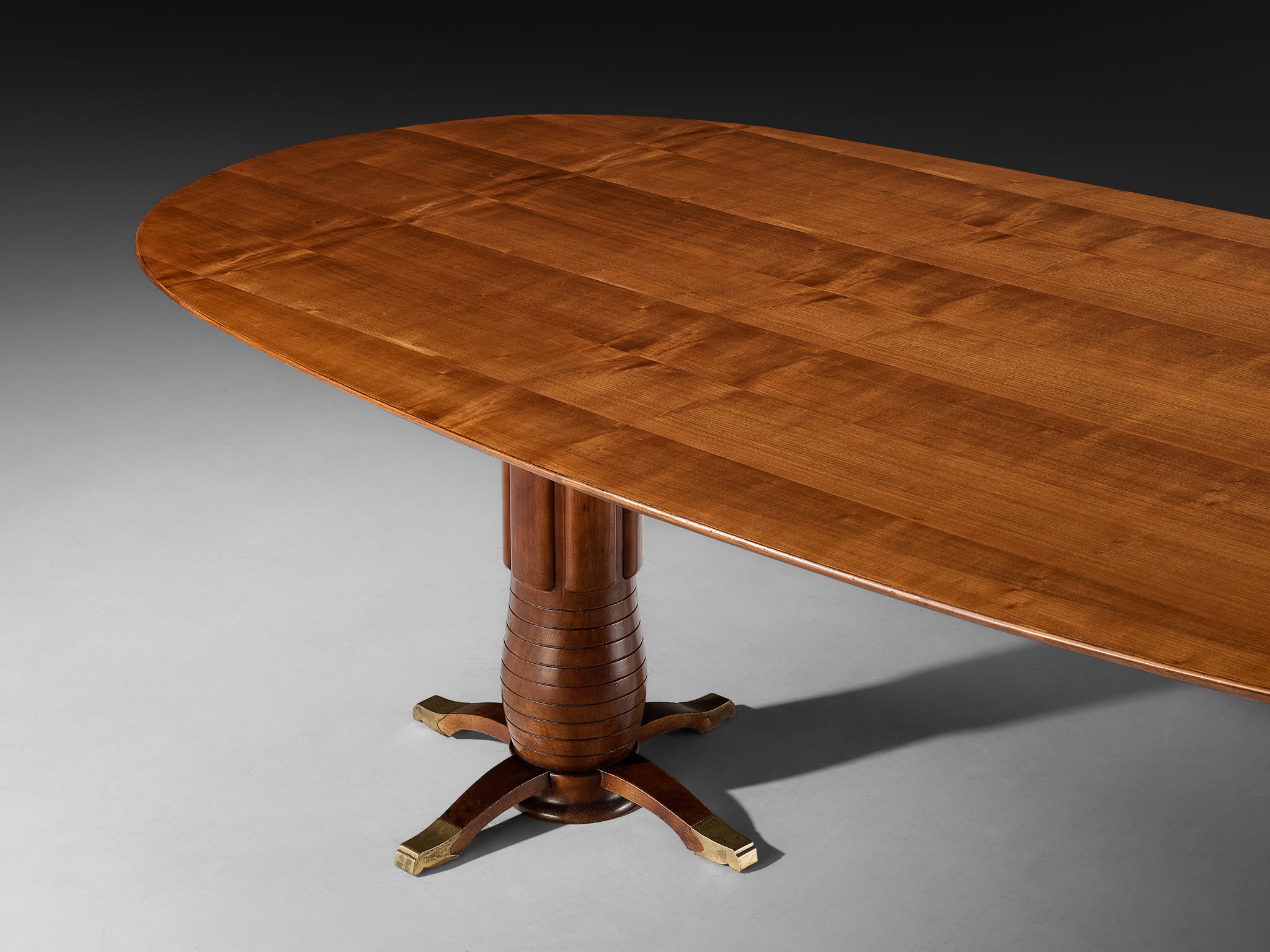 1940s Italian Oval-Shaped Art Deco Dining Table in Cherry and Brass Tables Morentz