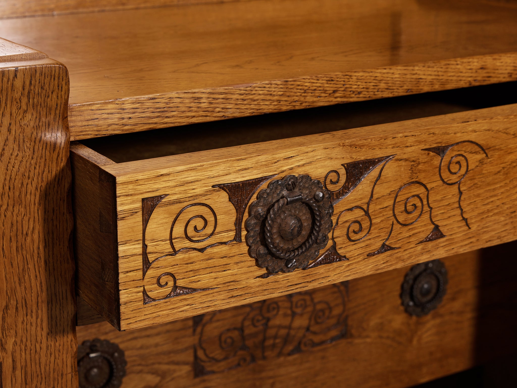 Gino Maggioni for Atelier di Varedo 1920s Vanity Table in Carved Oak Tables Morentz