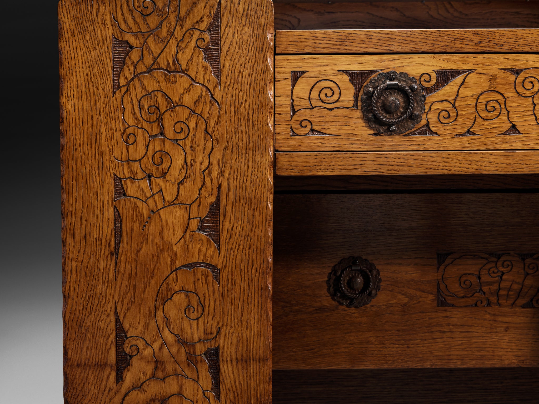 Gino Maggioni for Atelier di Varedo 1920s Vanity Table in Carved Oak Tables Morentz