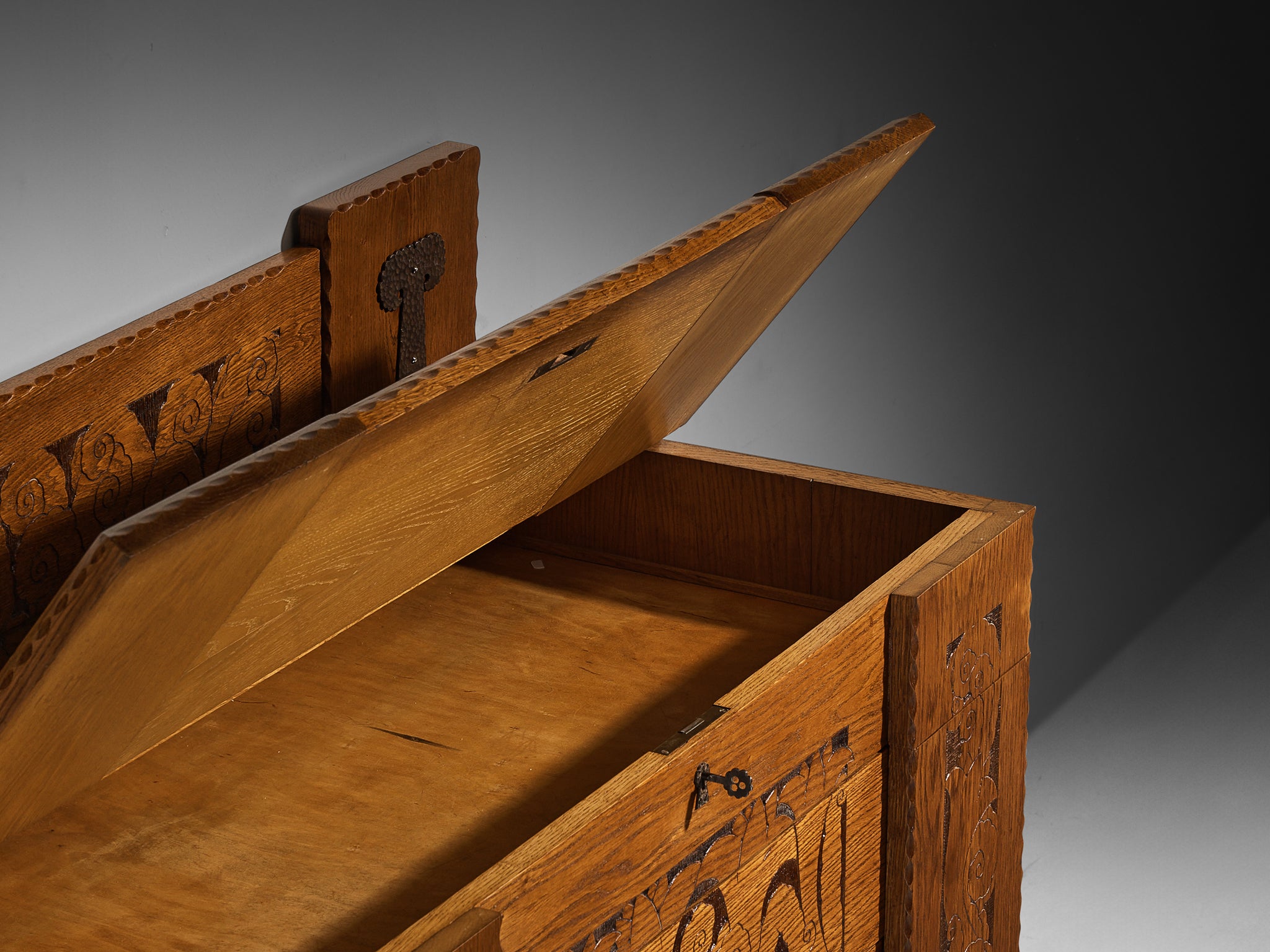 Gino Maggioni for Atelier di Varedo 1920s Chest of Drawers in Carved Oak Case pieces and storage cabinets Morentz