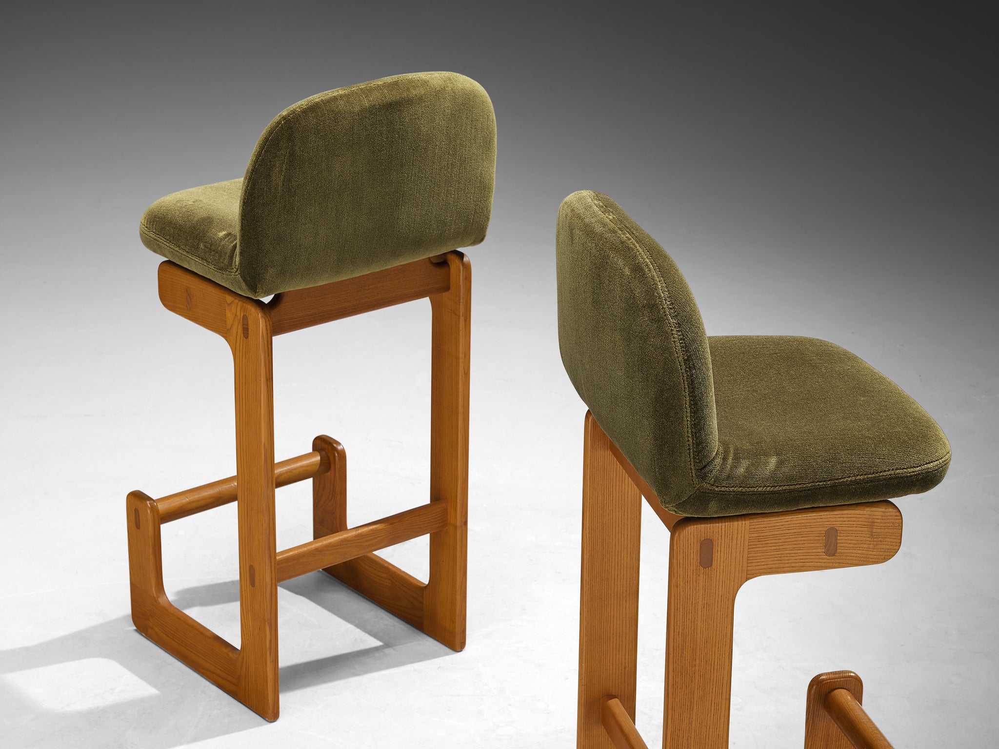 Set of Six 1970s Bar Stools in Solid Elm and Olive Green Velvet Seating Morentz