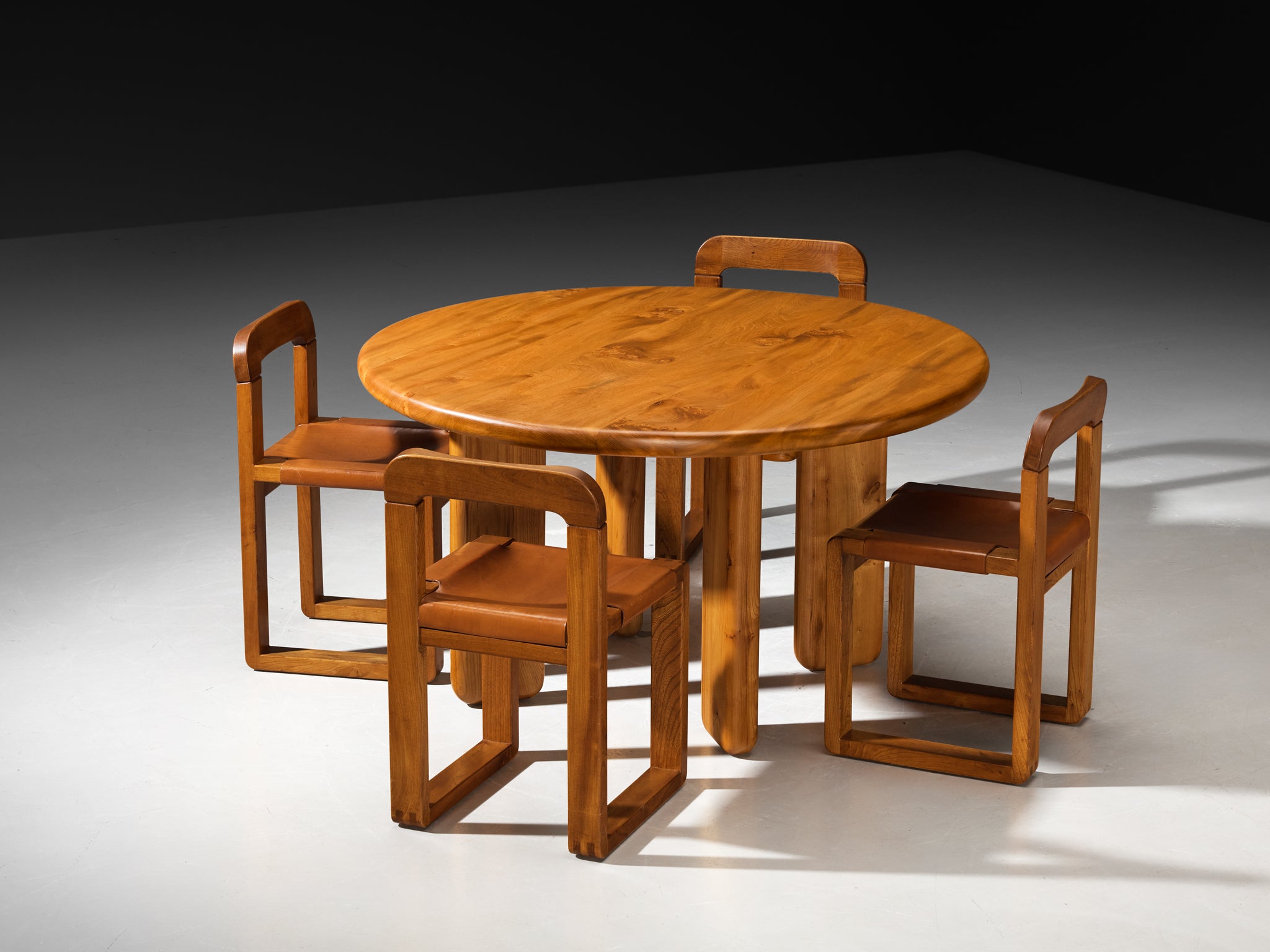 1970s French Dining Room Set with Round Table and Chairs in Solid Elm Tables Morentz