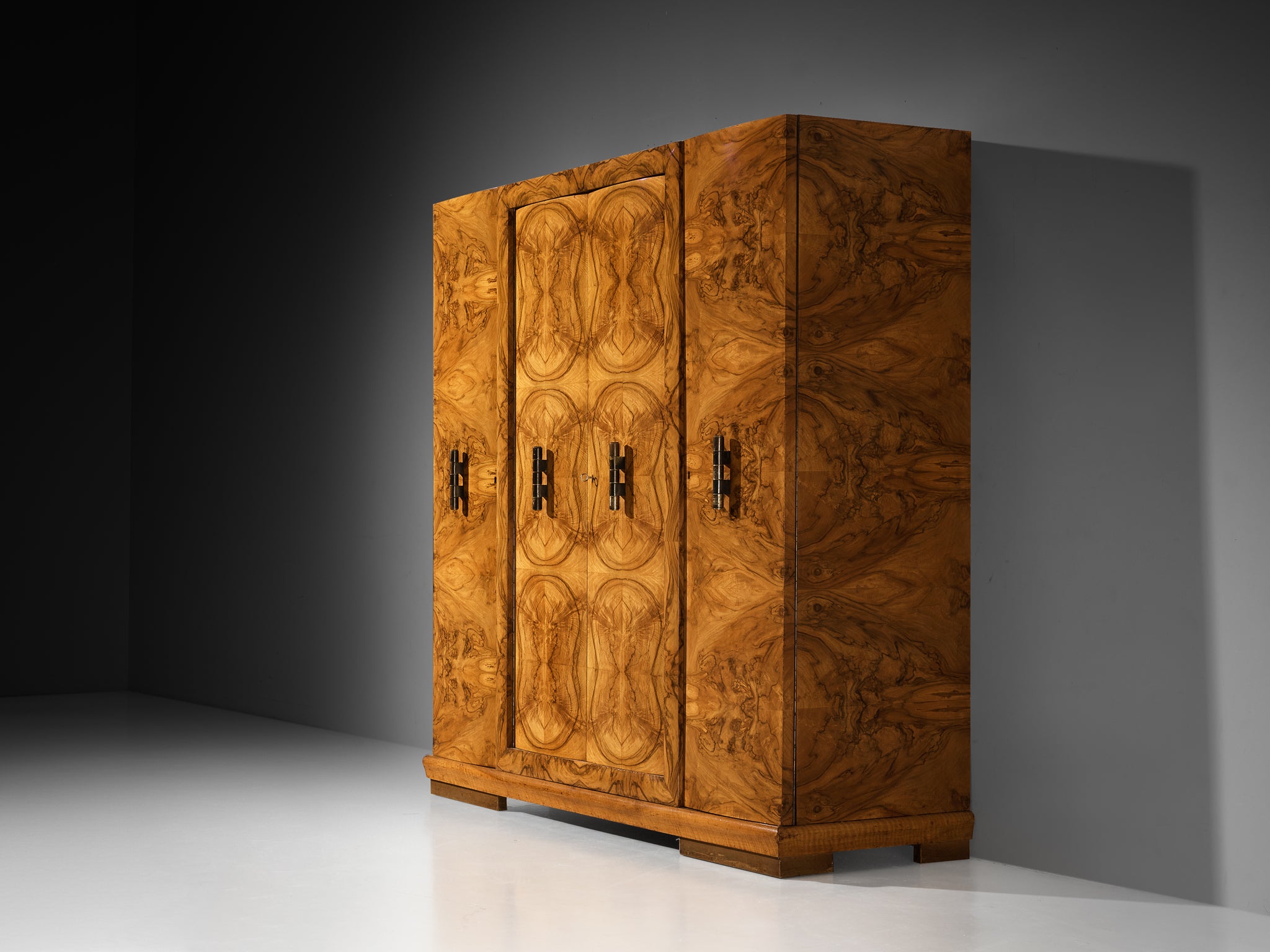 Gaetano Borsani for Atelier di Varedo Wardrobe or Higboard in Walnut Burl and Brass Case pieces and storage cabinets Morentz