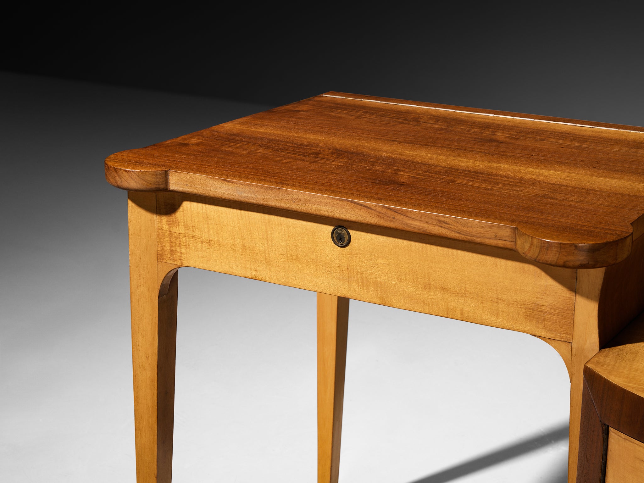 M.C. Magnani & A. Schieppati 1950s Milanese Vanity Table in Walnut and Maple Tables Morentz