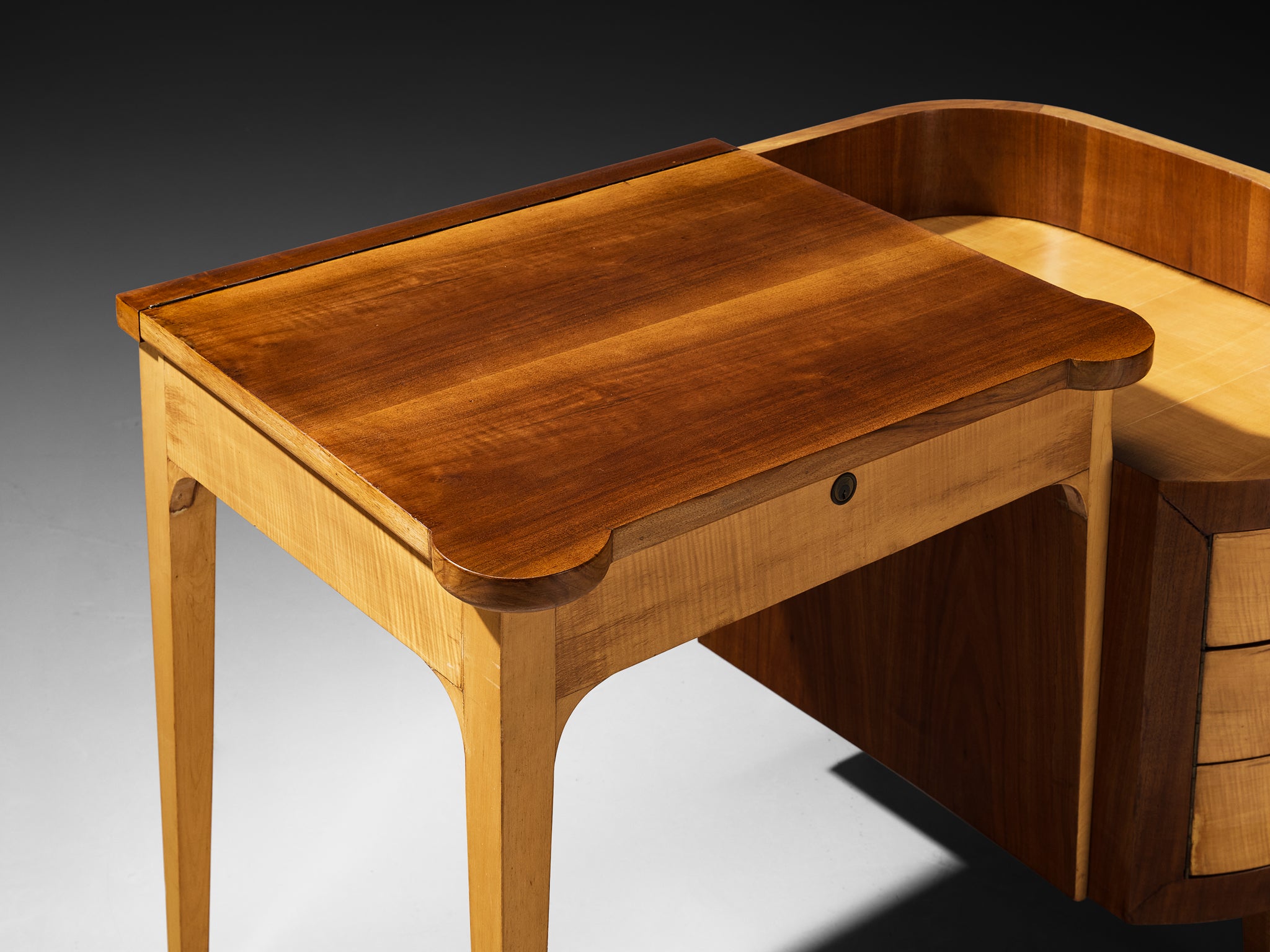 M.C. Magnani & A. Schieppati 1950s Milanese Vanity Table in Walnut and Maple Tables Morentz