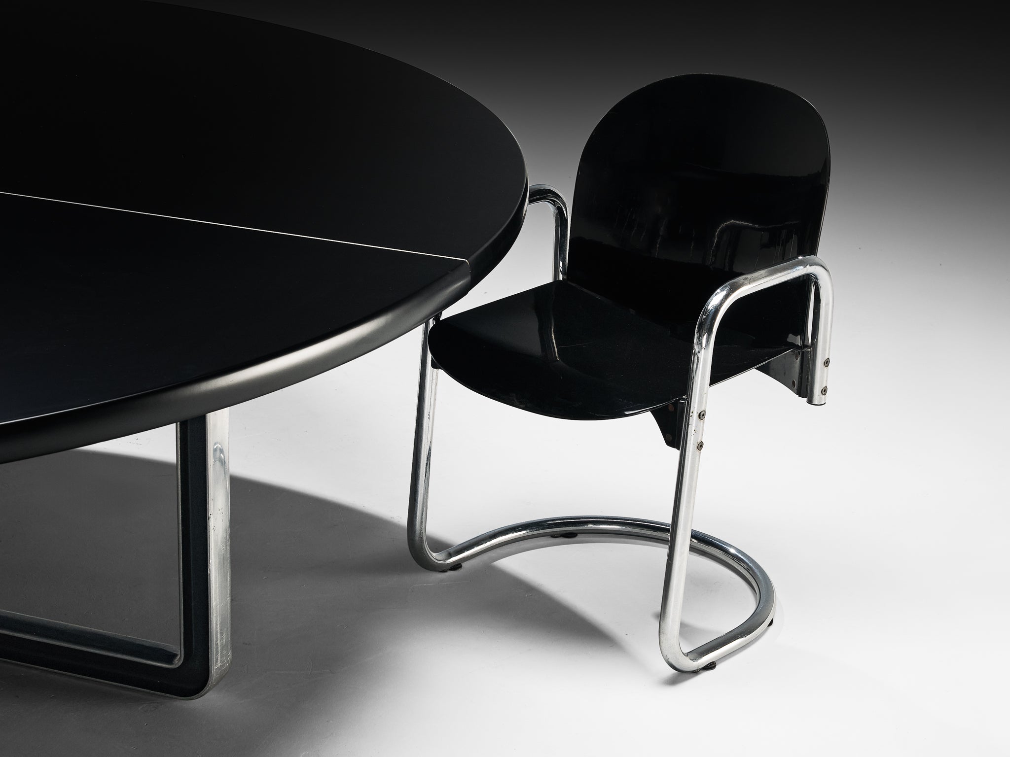 Italian Set with Dialogo Dessau Chairs and Centro Progetti Tecno Table Seating Morentz