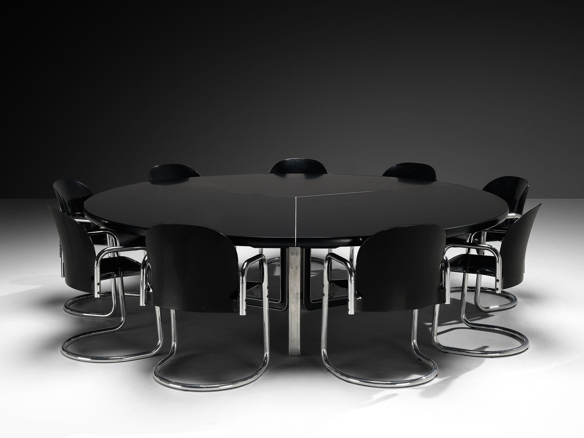 Italian Set with Dialogo Dessau Chairs and Centro Progetti Tecno Table Seating Morentz