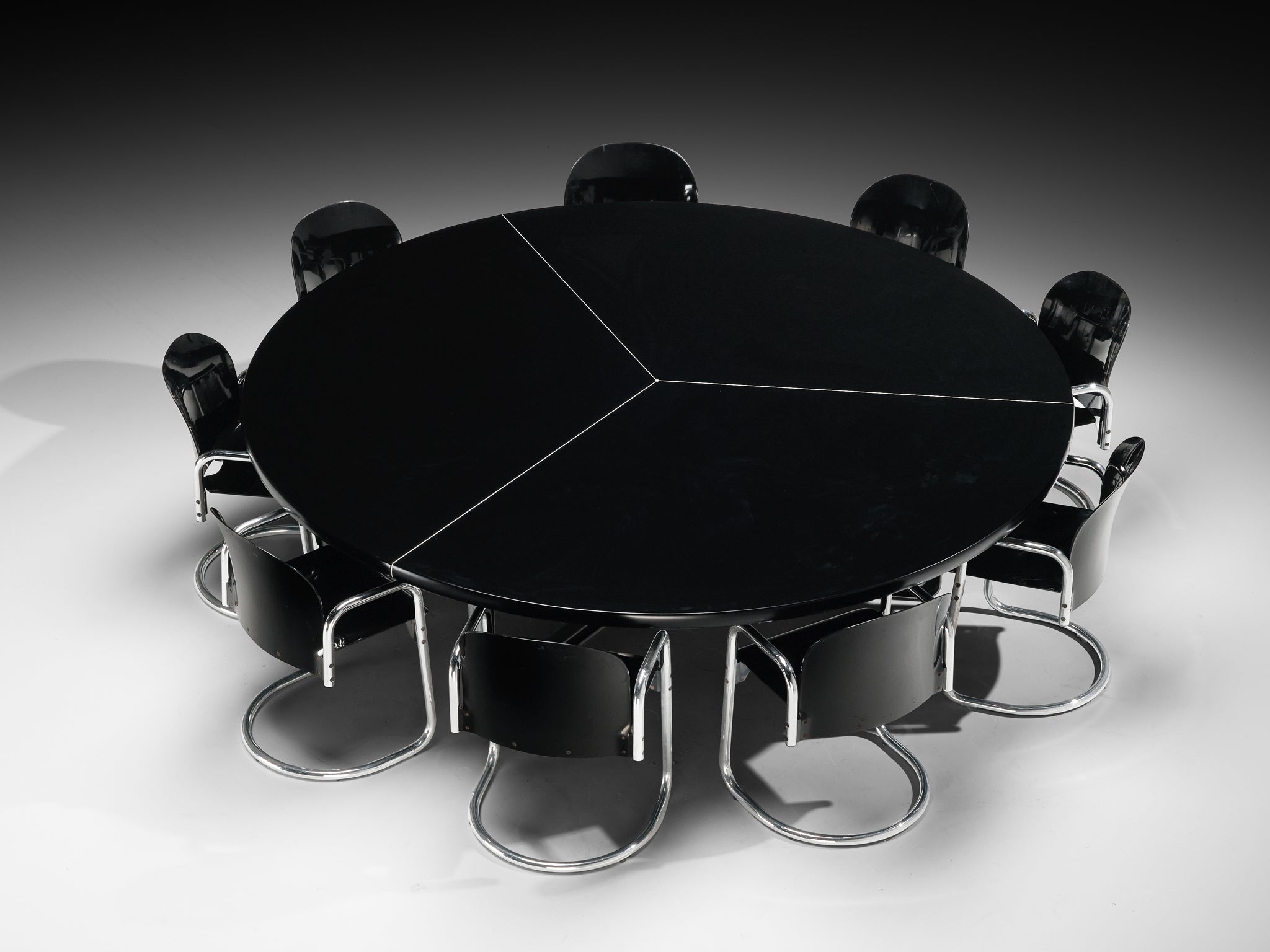 Italian Set with Dialogo Dessau Chairs and Centro Progetti Tecno Table Seating Morentz