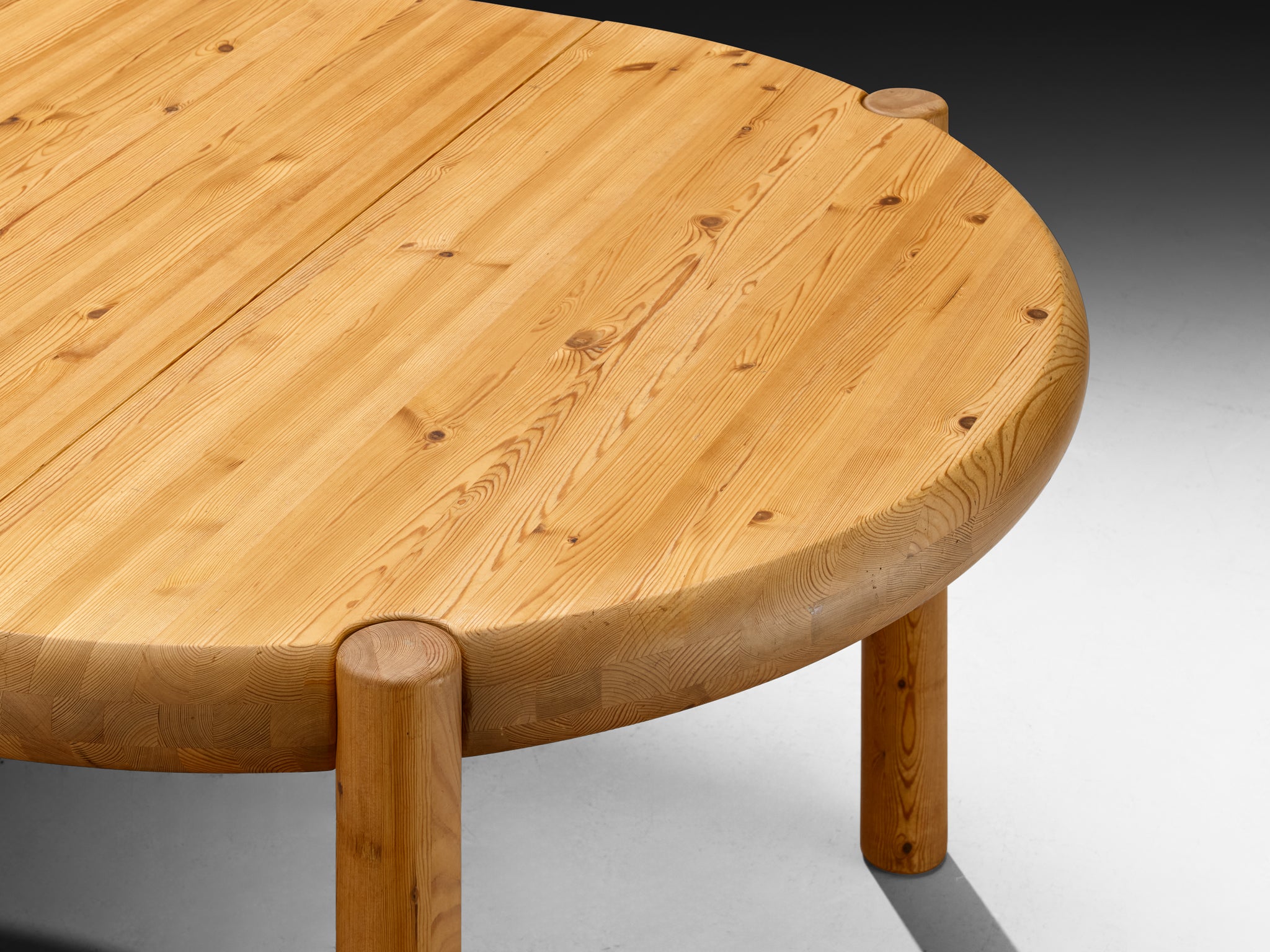 Rainer Daumiller Extendable Round Dining Table in Solid Pine Tables Morentz