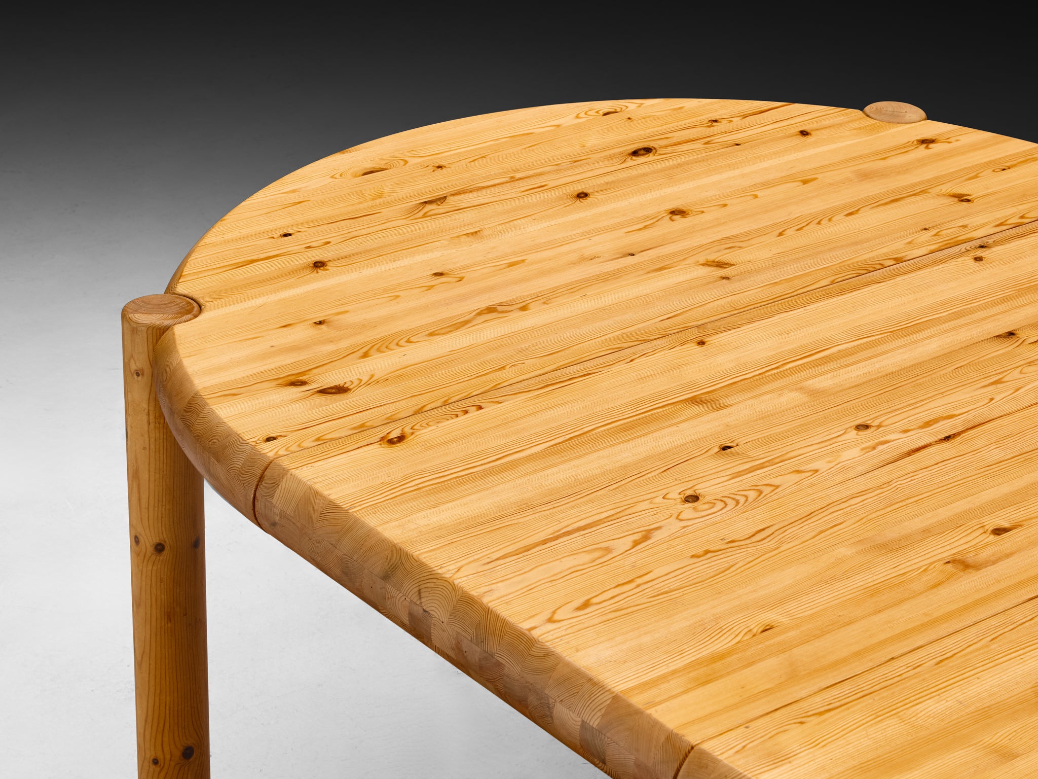 Rainer Daumiller Extendable Round Dining Table in Solid Pine Tables Morentz