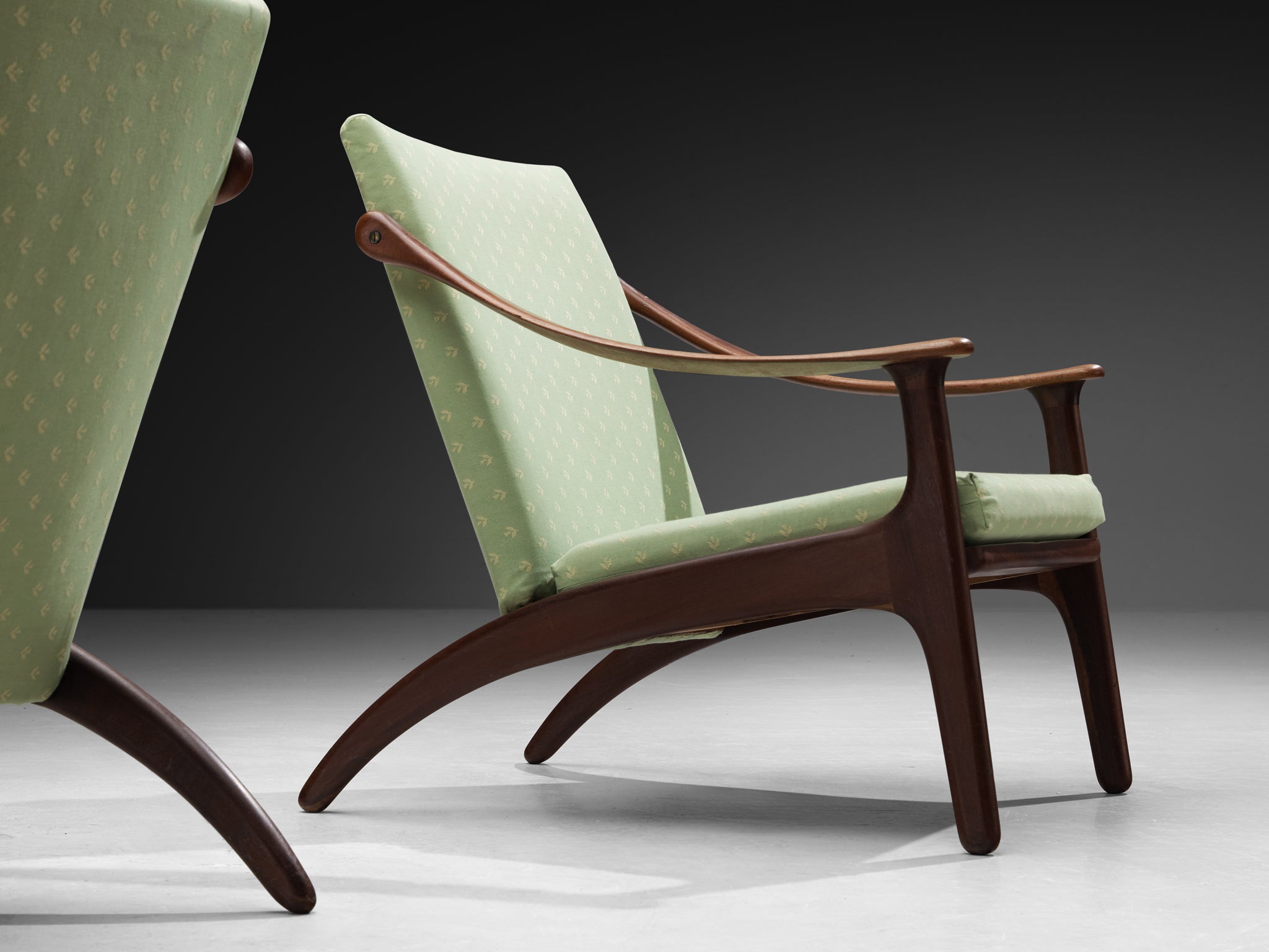 Arne Hovmand-Olsen and P. Mikkelsen Pair of Lounge Chairs in Green Fabric and Teak Seating Morentz