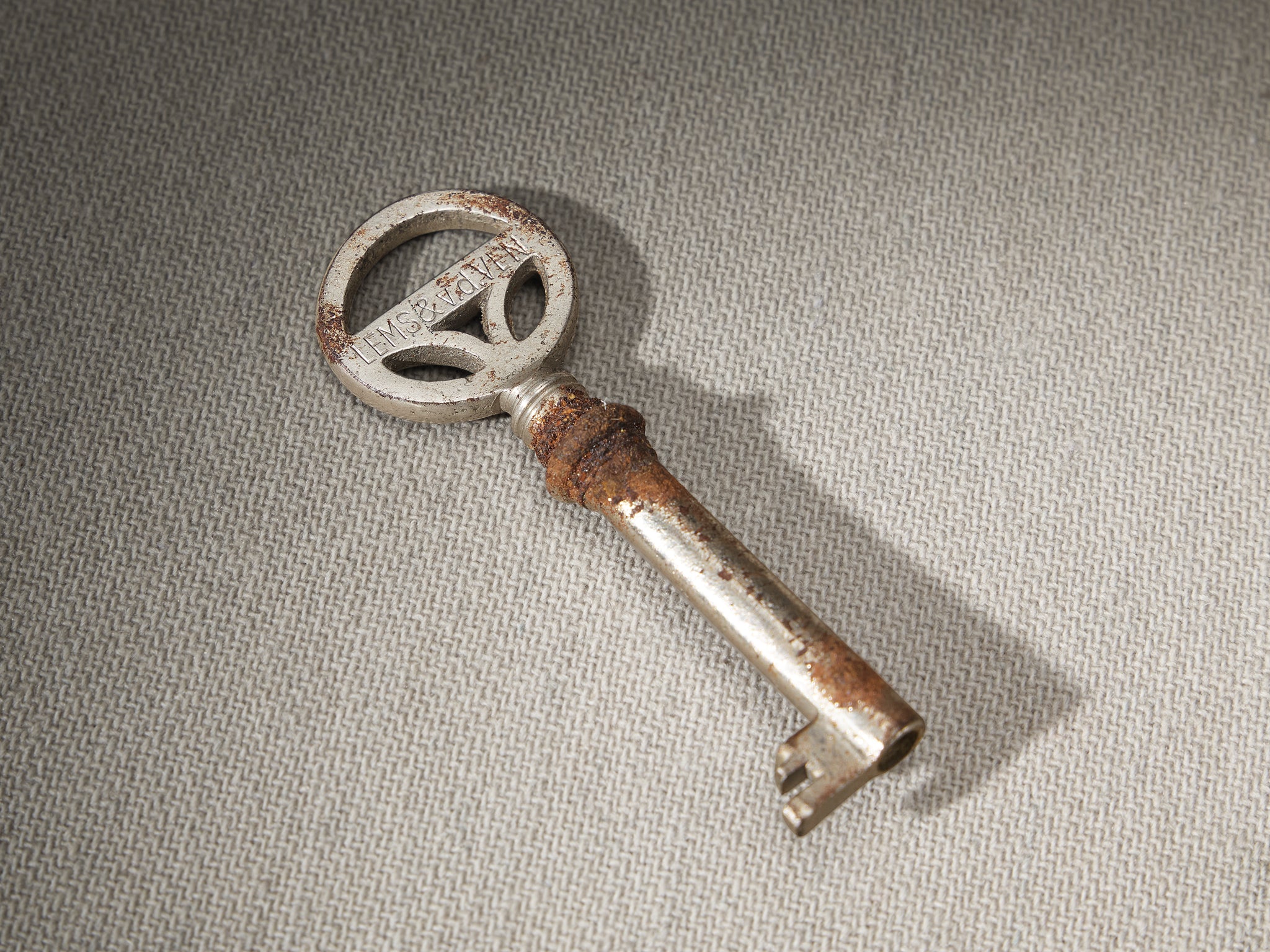 Paul Bromberg for H. Pander & Zonen Free-Standing Desk in Solid Oak Tables Morentz