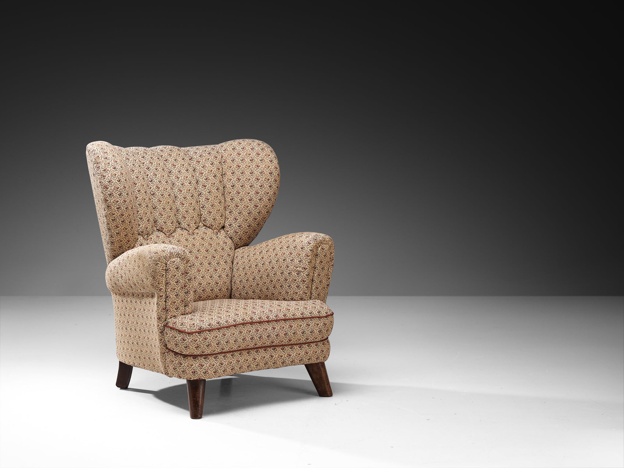 Mid-Century Bulky Lounge Chair in Beige Patterned Upholstery Seating Morentz