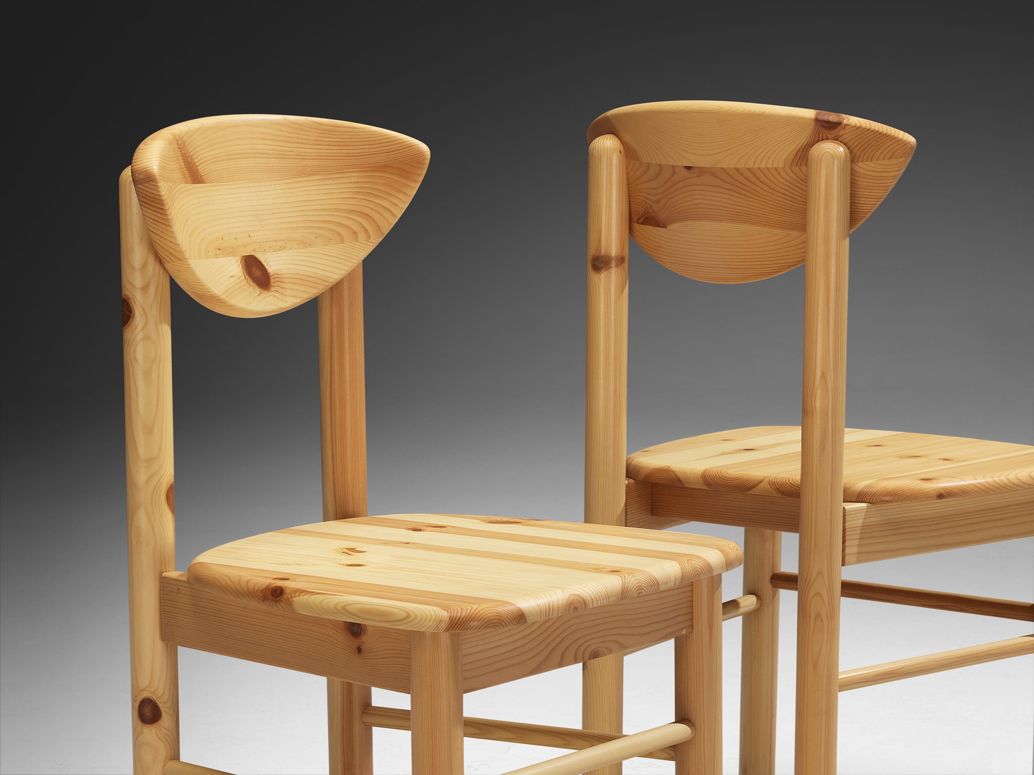 Set of Eight Dining Chairs in Solid Pine Seating Morentz