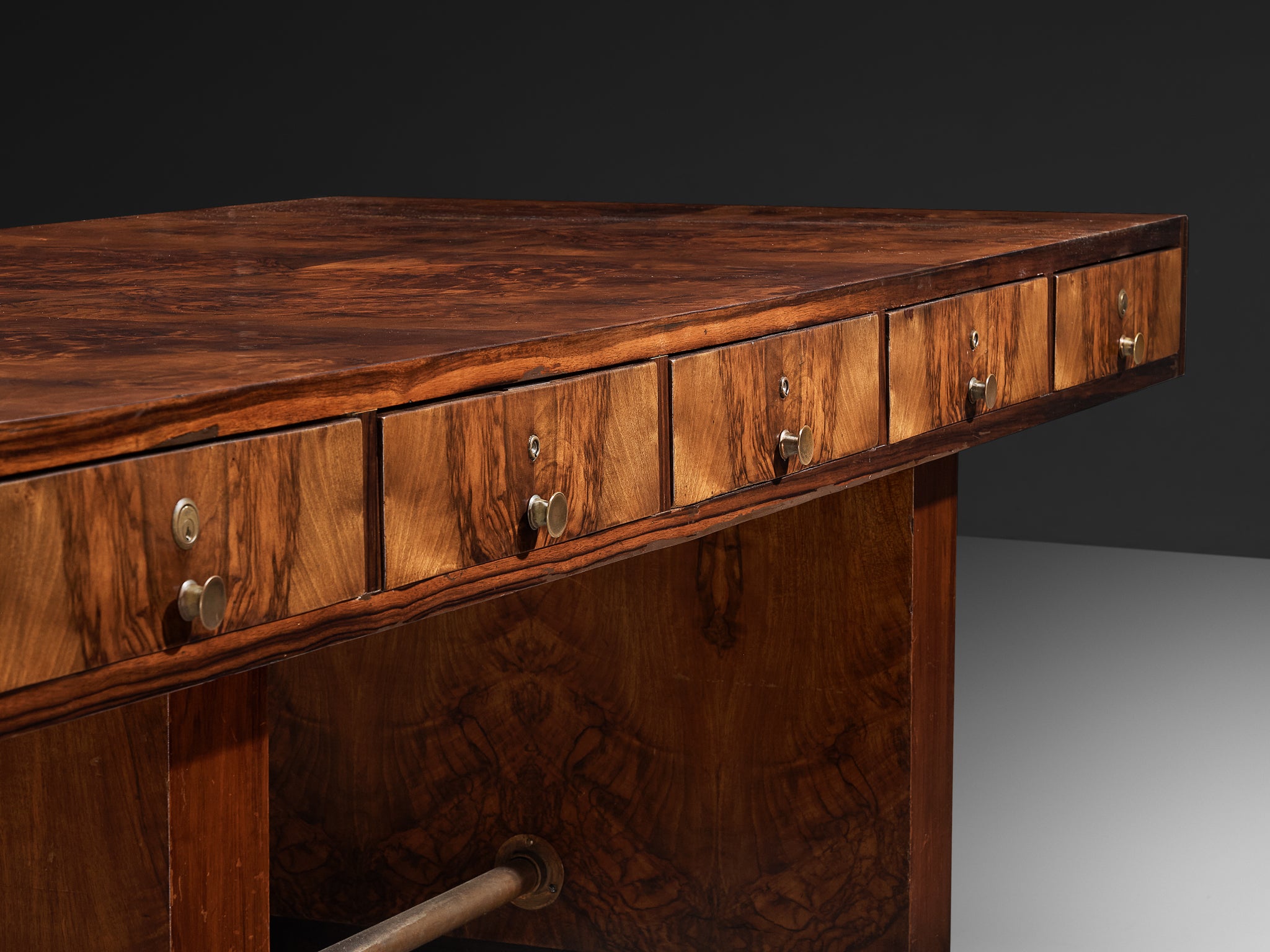 1930s Italian Rationalist Executive Desk in Walnut Burl Tables Morentz