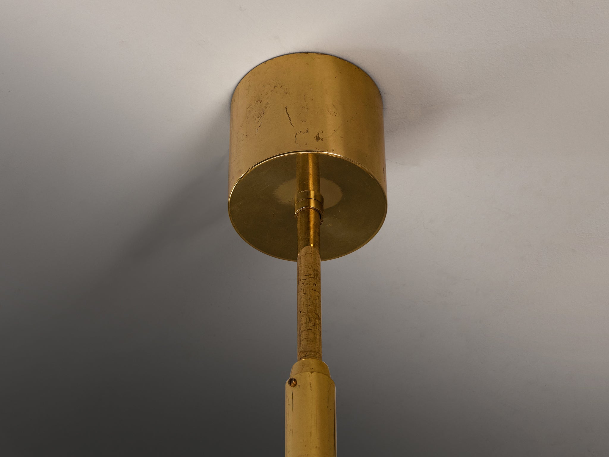 Hans-Agne Jakobsson ‘Pastoral’ Chandelier in Brass with Glass Spheres Lighting Morentz