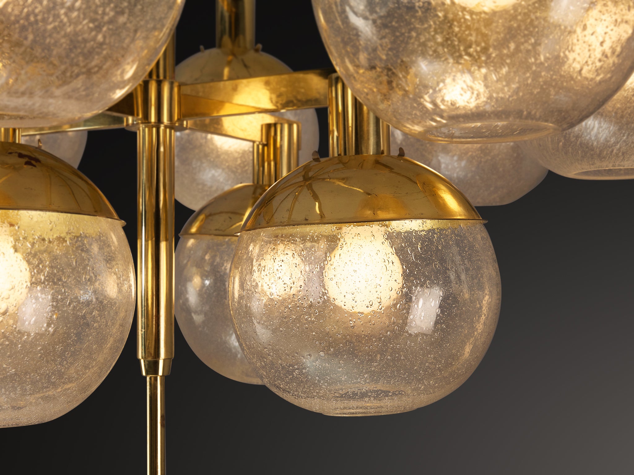 Hans-Agne Jakobsson ‘Pastoral’ Chandelier in Brass with Glass Spheres Lighting Morentz
