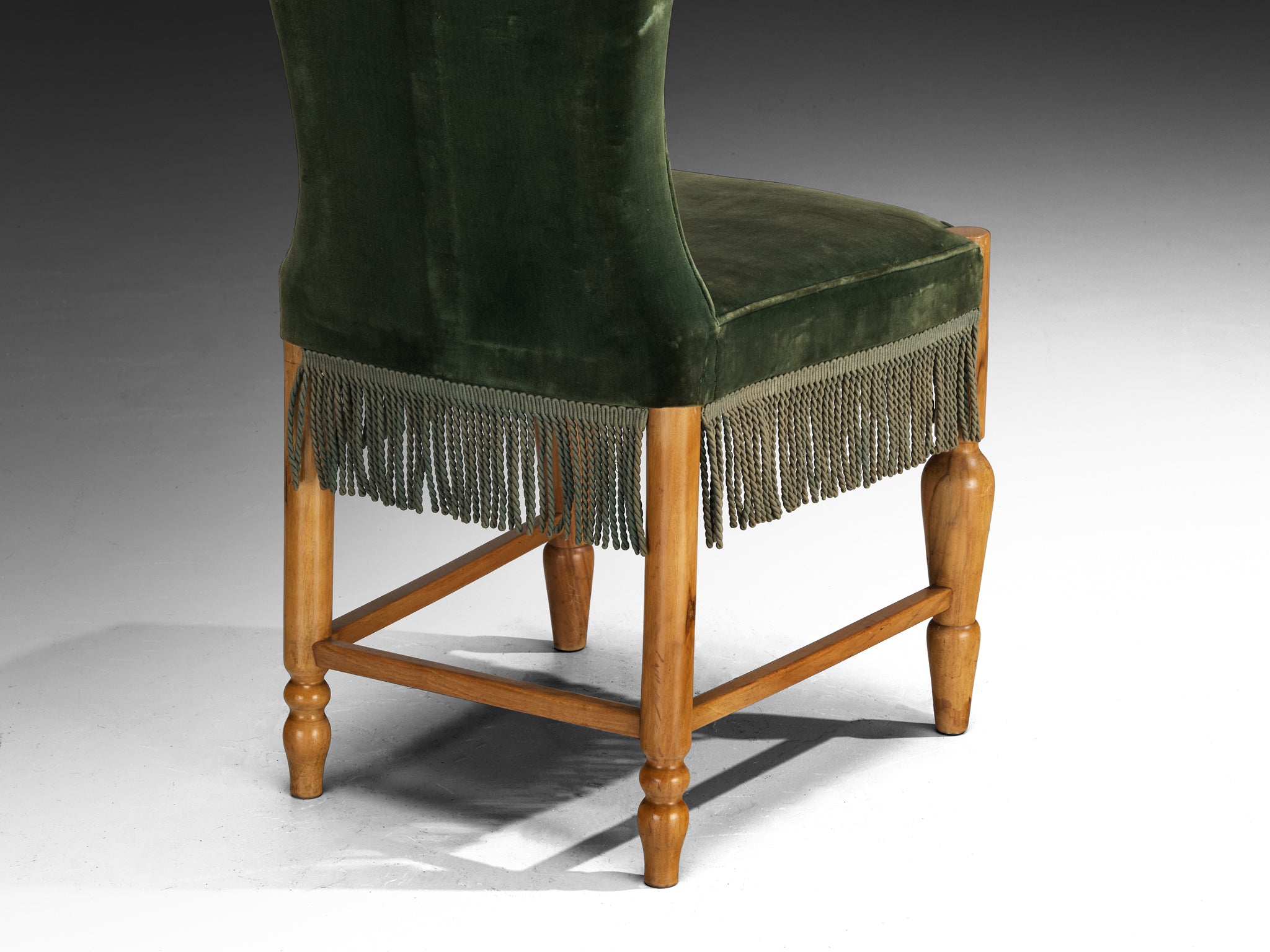 1940s Mid-Century Modern Set of Twelve Dining Chairs in Velvet and Walnut Seating Morentz