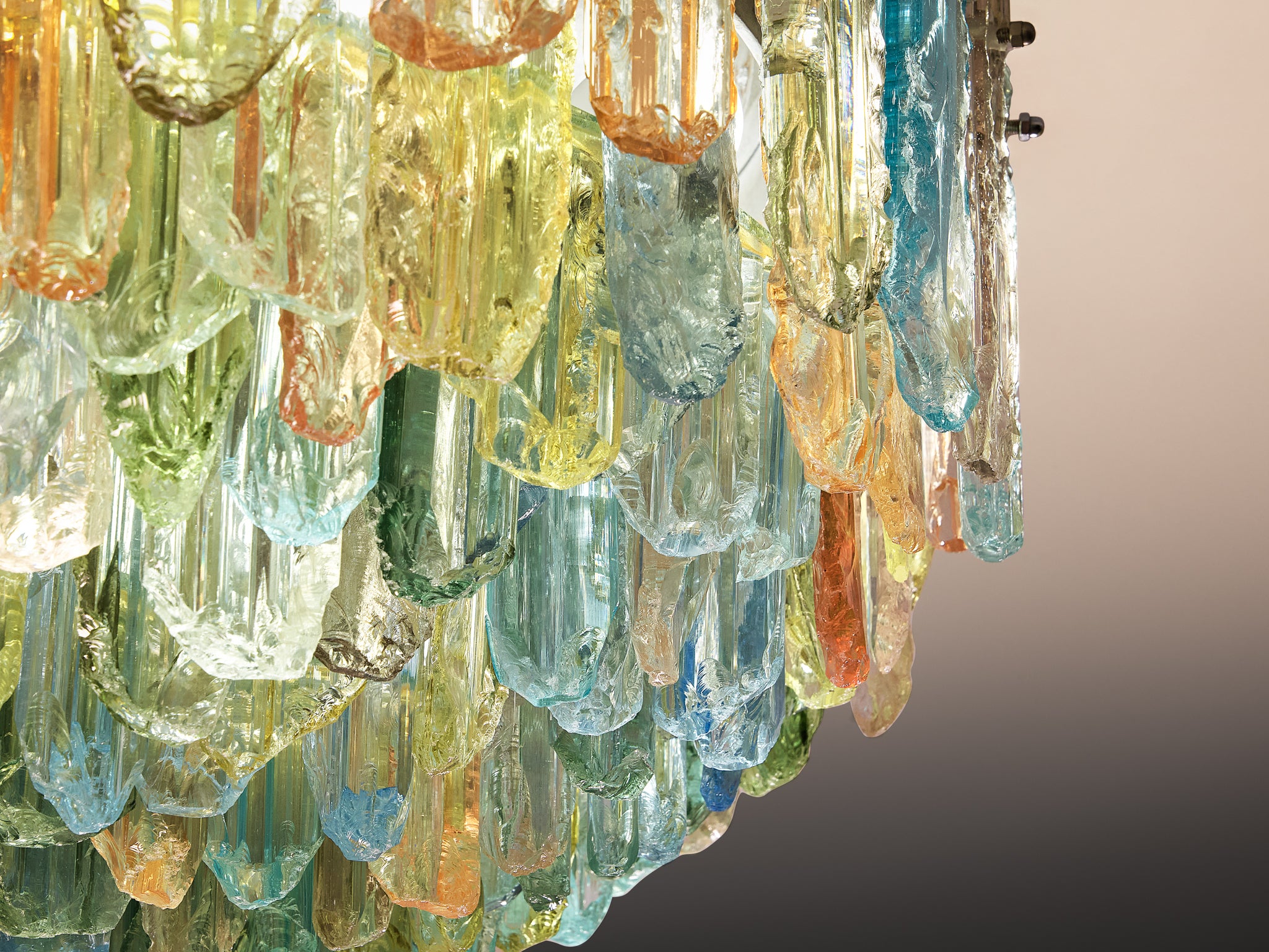 1970s Glamorous Guido Polloni Chandelier in Colored Glass (80cm/31.5in)