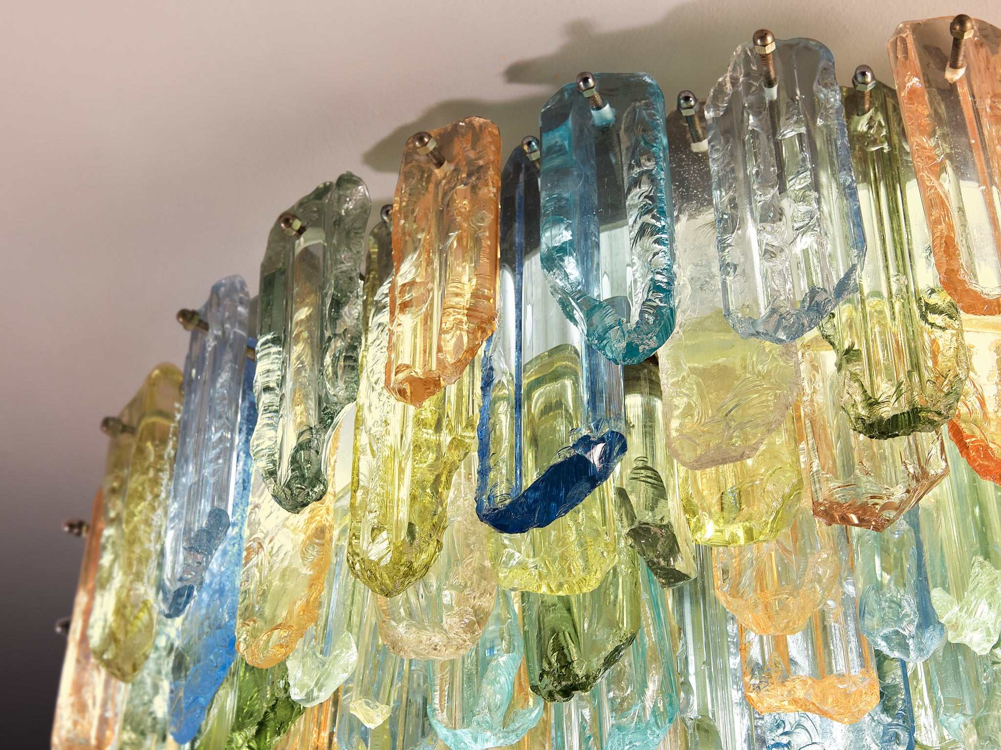 1970s Glamorous Guido Polloni Chandelier in Colored Glass (80cm/31.5in)