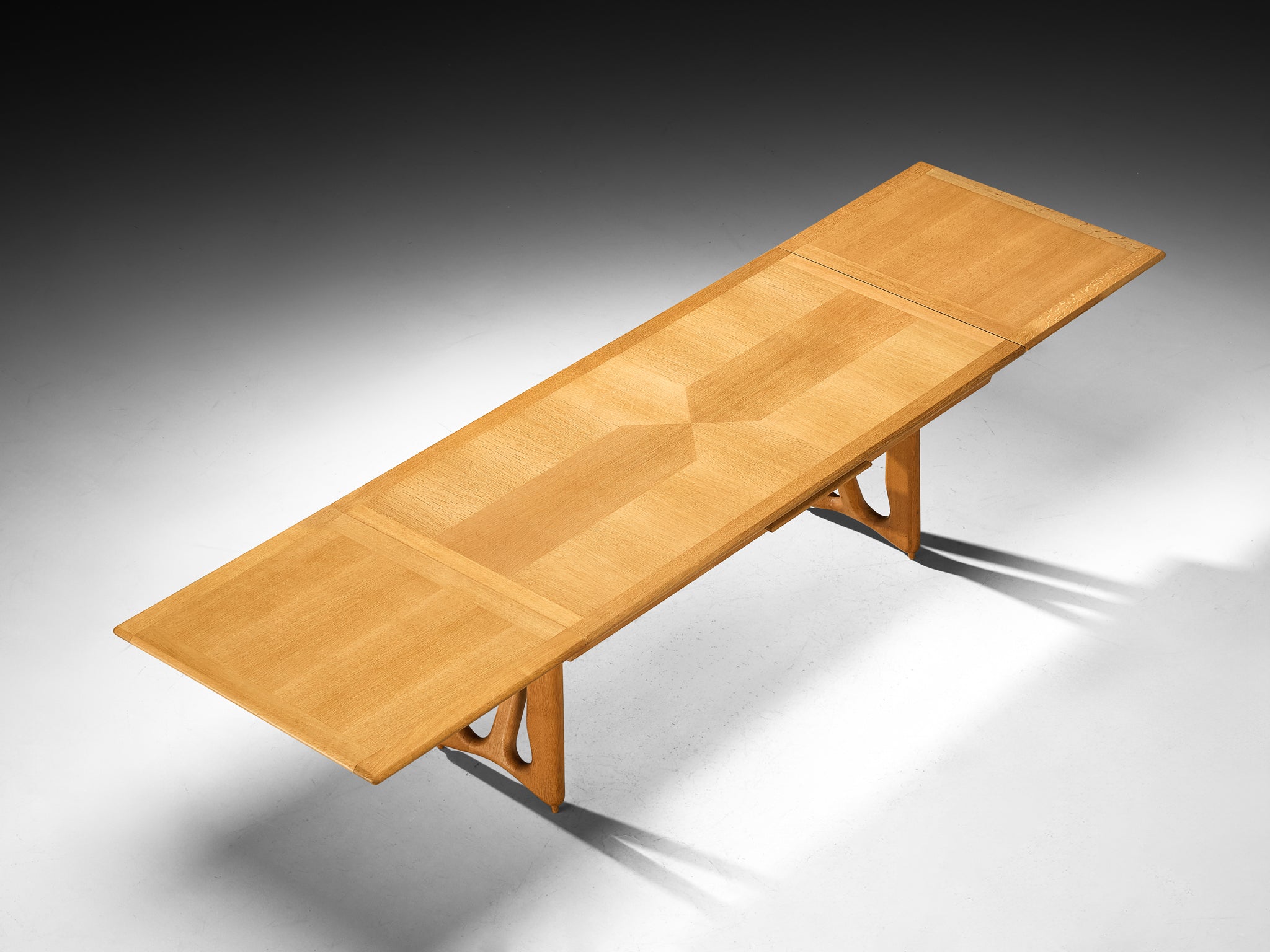 Guillerme & Chambron Extendable 'L'Italienne' Dining Table in Solid Oak Tables Morentz