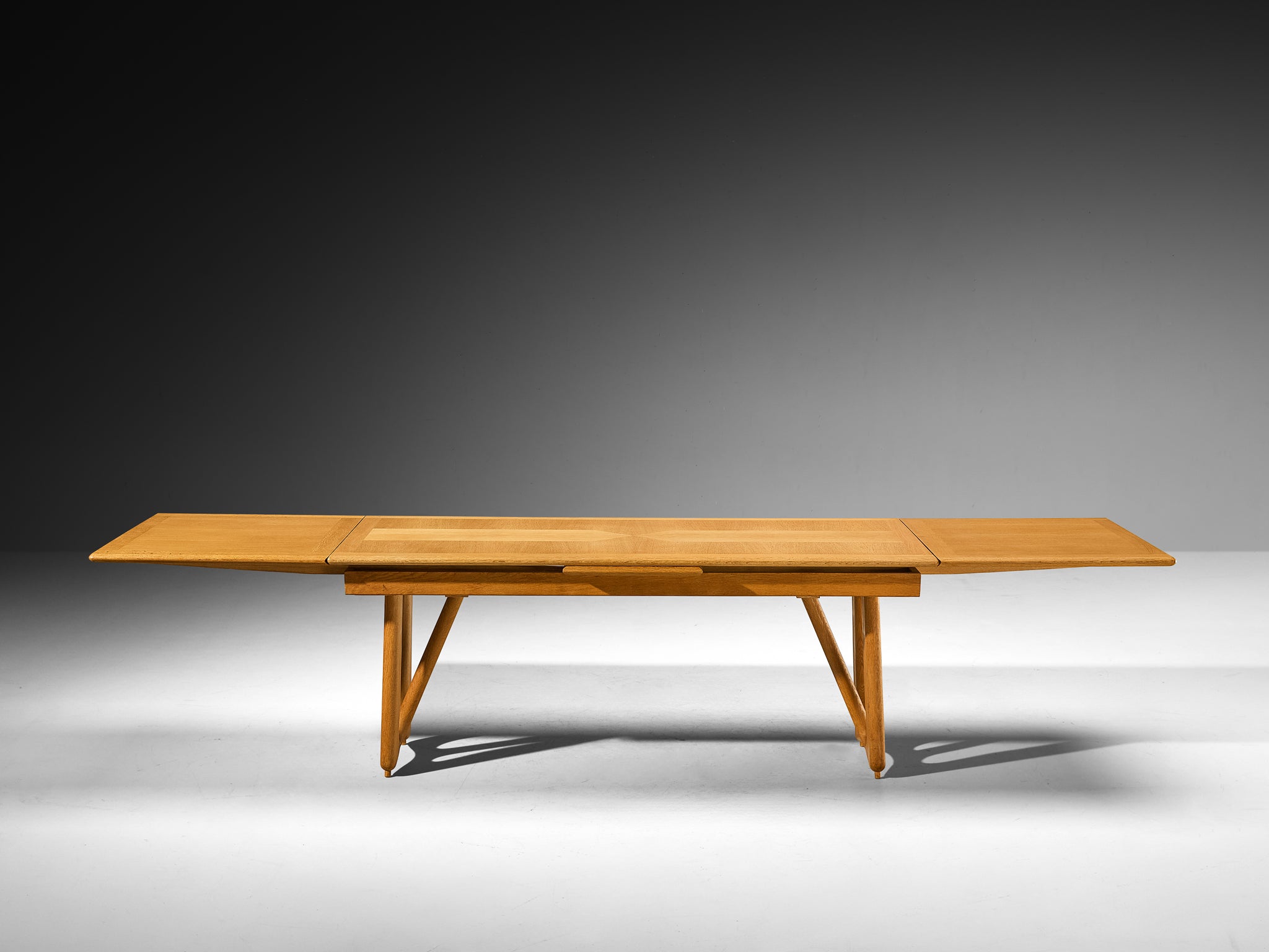 Guillerme & Chambron Extendable 'L'Italienne' Dining Table in Solid Oak Tables Morentz