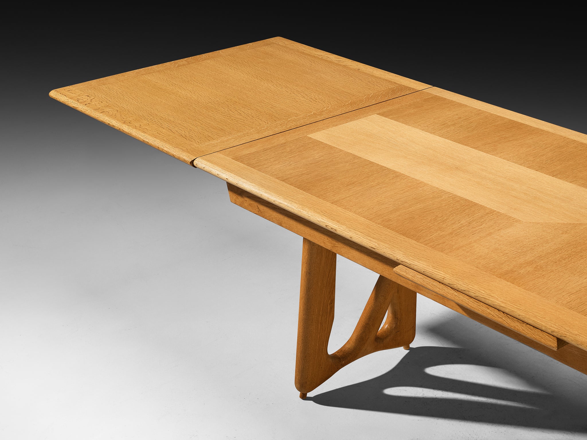 Guillerme & Chambron Extendable 'L'Italienne' Dining Table in Solid Oak Tables Morentz