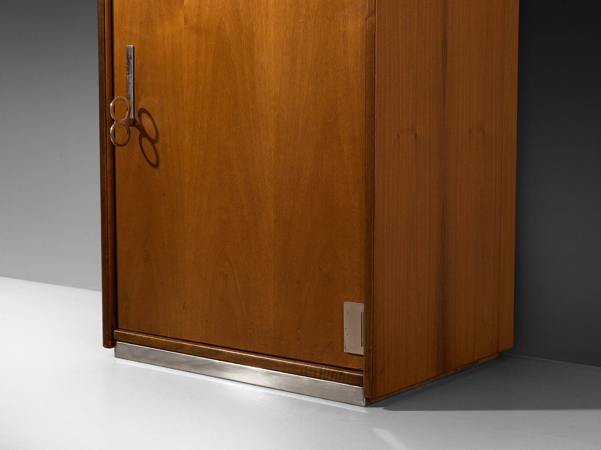 Vittorio Introini for Saporiti Cabinet in Walnut Case pieces and storage cabinets Morentz