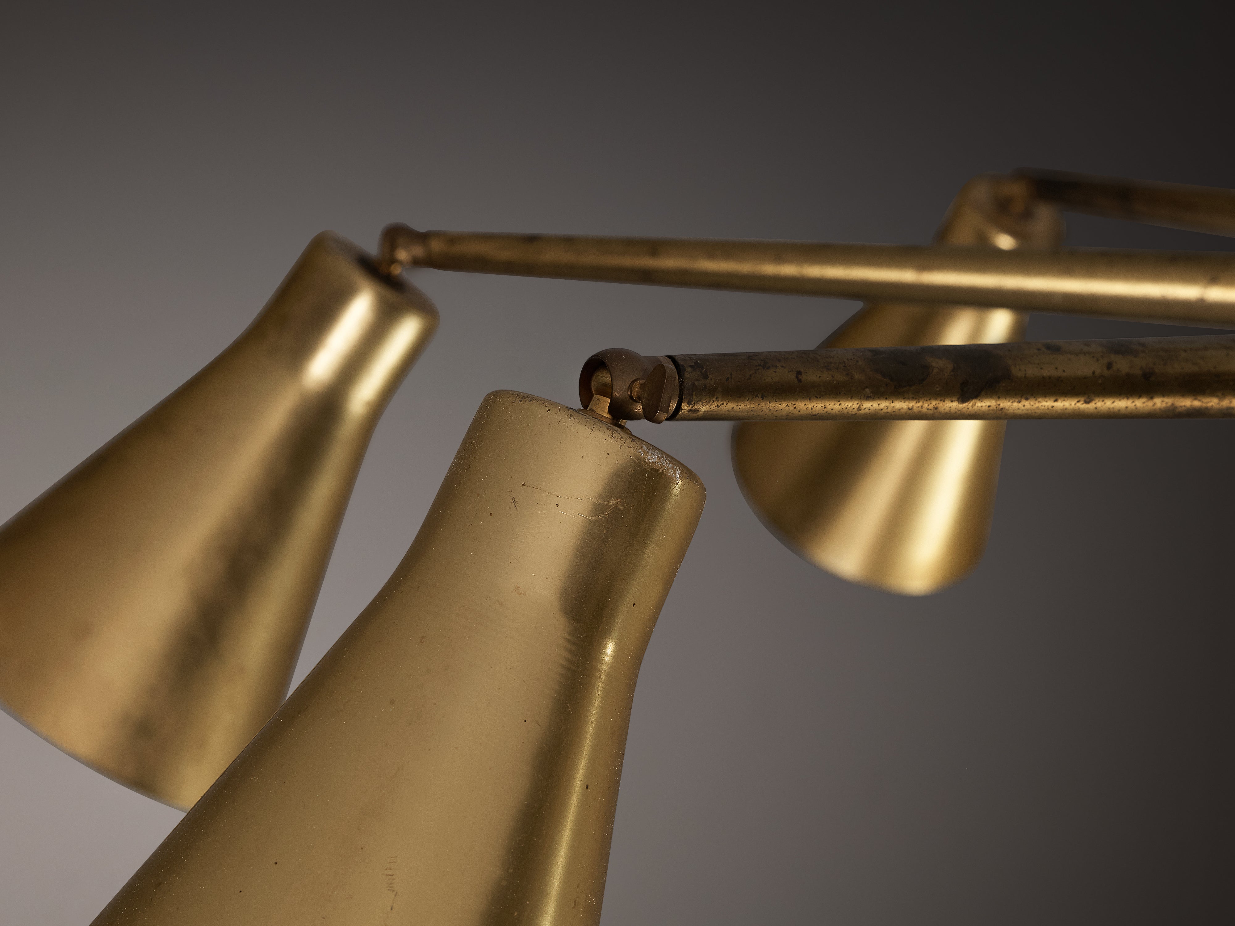 Elegant Mid-Century Modern Italian Chandelier in Brass Lighting Morentz