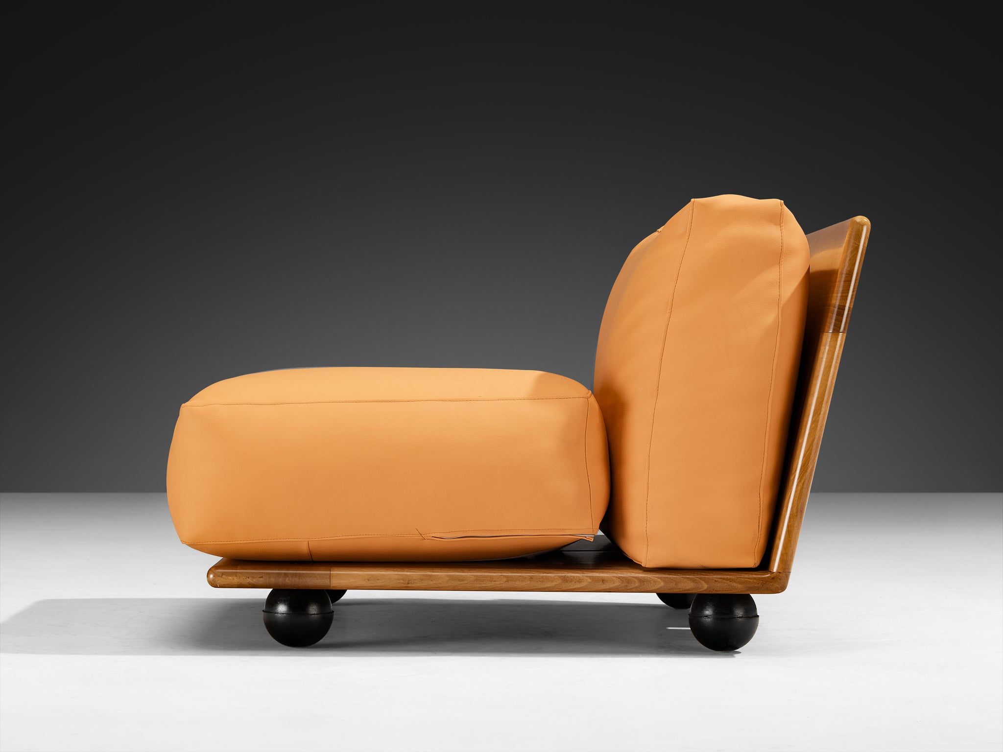 Mario Bellini for Cassina 'Pianura' Lounge Chair in Walnut and Leather Seating Morentz