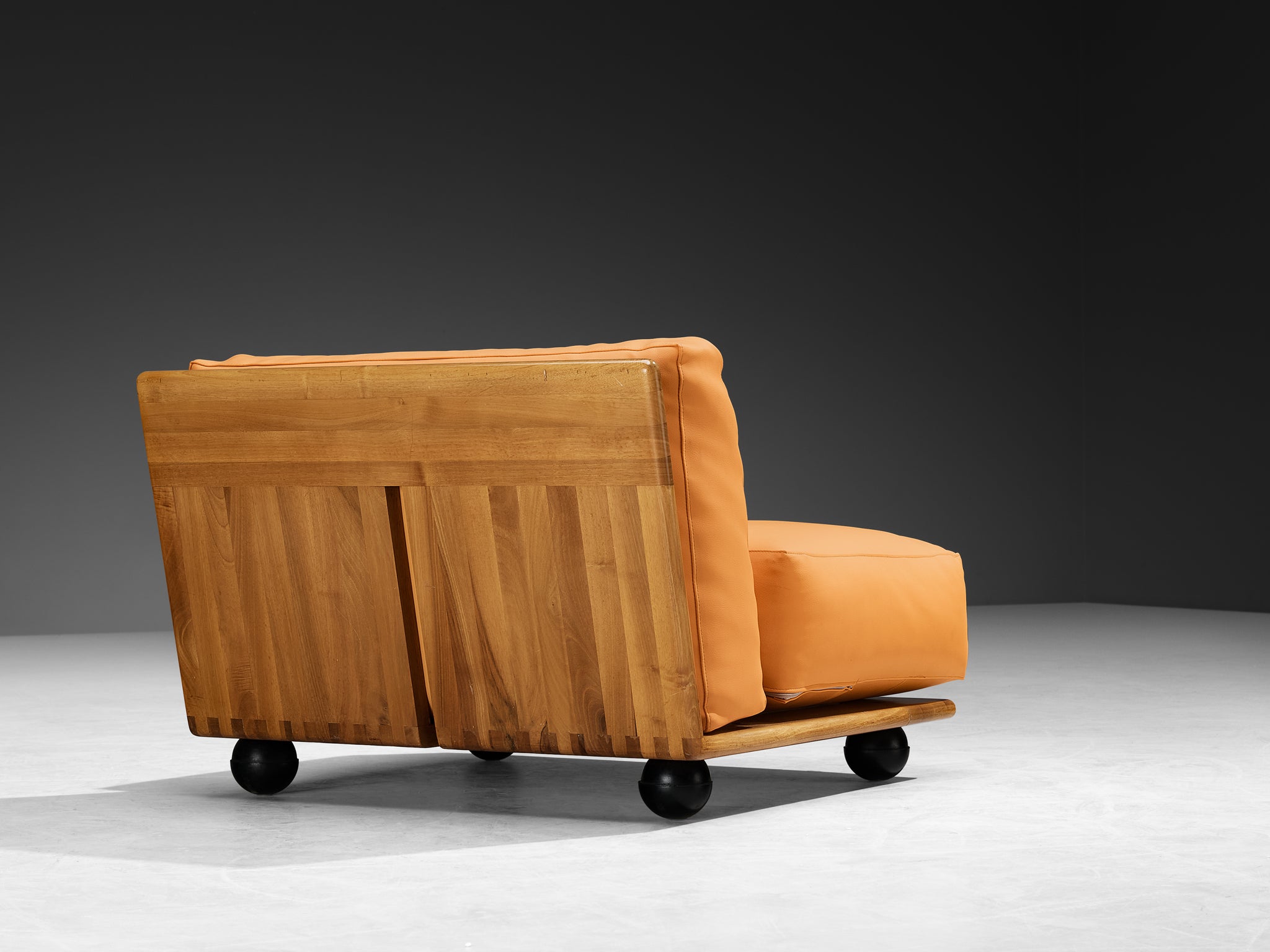 Mario Bellini for Cassina 'Pianura' Lounge Chair in Walnut and Leather Seating Morentz