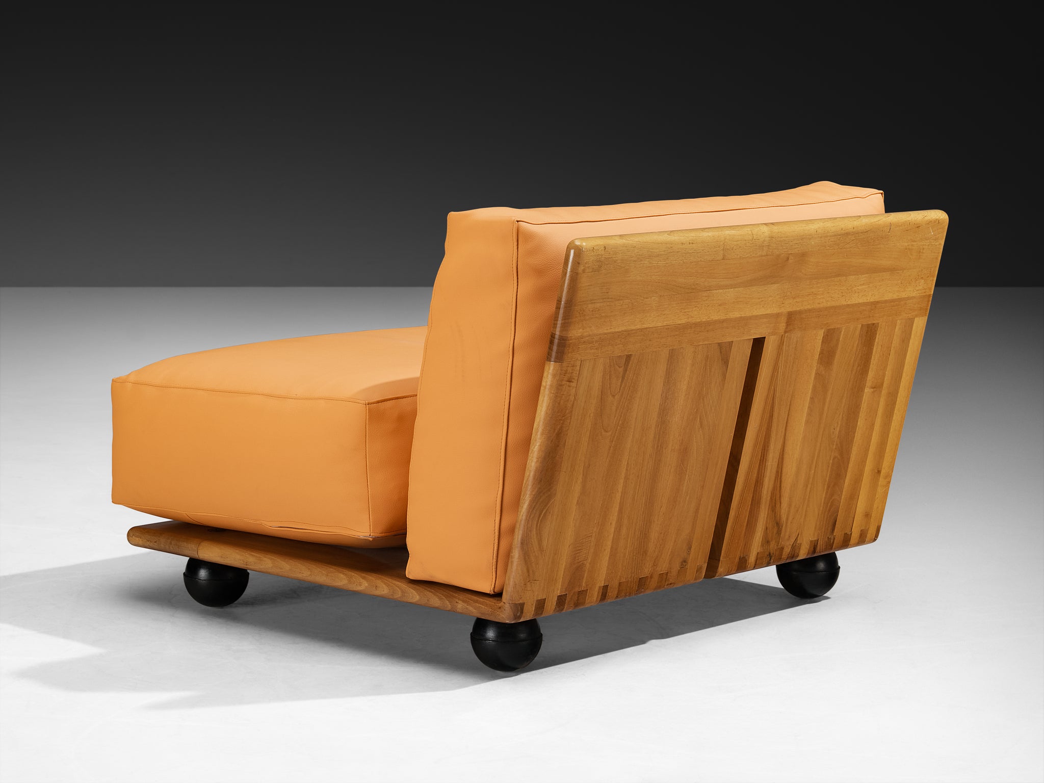 Mario Bellini for Cassina 'Pianura' Lounge Chair in Walnut and Leather Seating Morentz